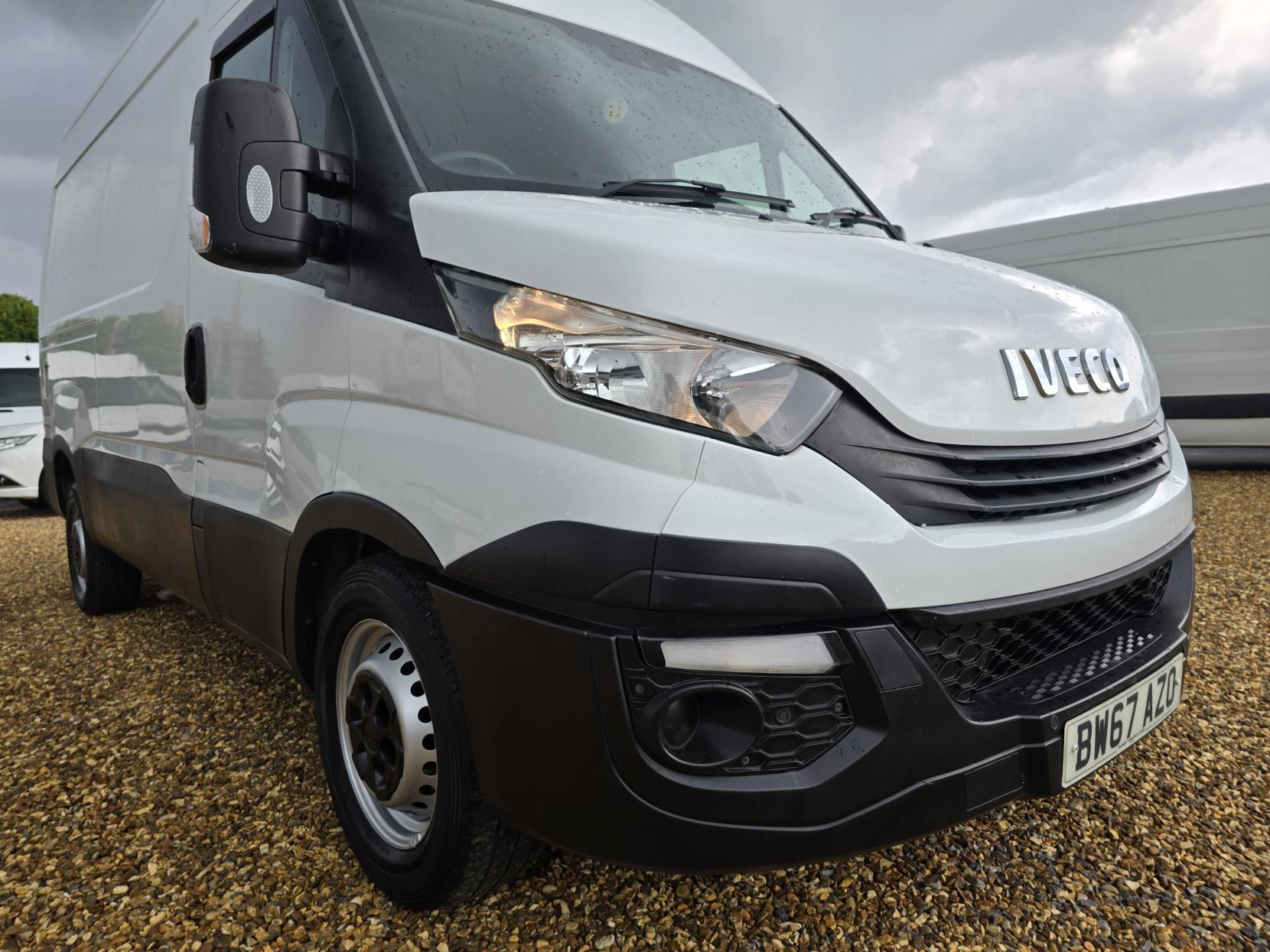 Iveco Daily 2.3 TD 12V 35S 3520 (Business) Panel Van 5dr Diesel Manual L2 (116 bhp)