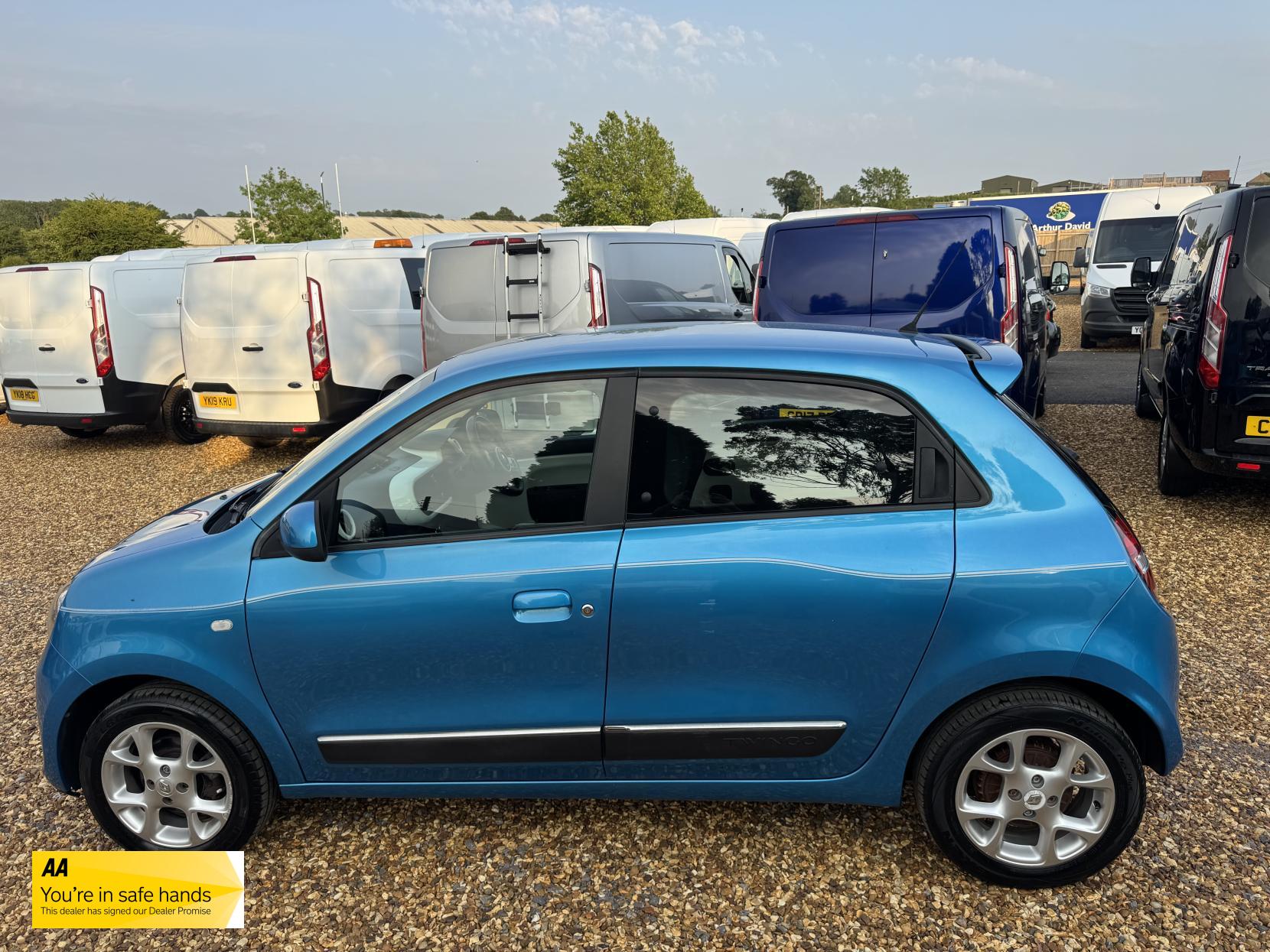 Renault Twingo 1.0 SCe Dynamique Hatchback 5dr Petrol Manual Euro 6 (s/s) (70 ps)