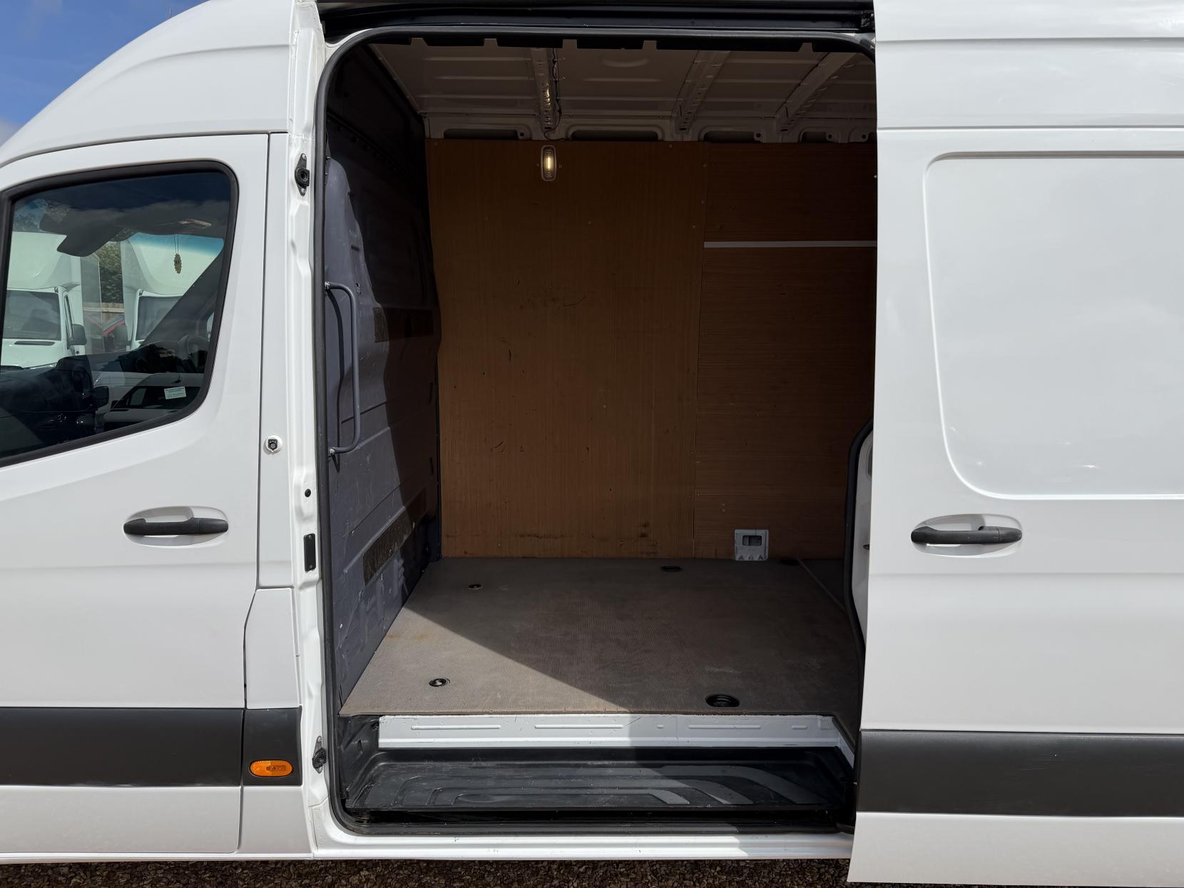 2020 Mercedes-Benz Sprinter 2.1 316 CDI Panel Van 5dr Diesel Manual RWD L3 H2 Euro 6 (163 ps) - Thumbnail 22