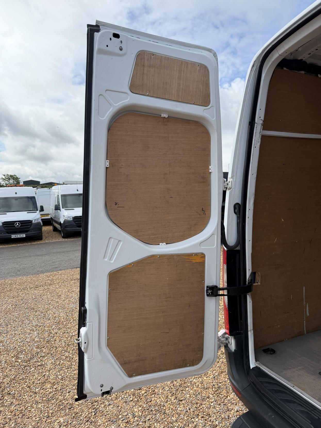 2020 Mercedes-Benz Sprinter 2.1 316 CDI Panel Van 5dr Diesel Manual RWD L3 H2 Euro 6 (163 ps) - Thumbnail 27