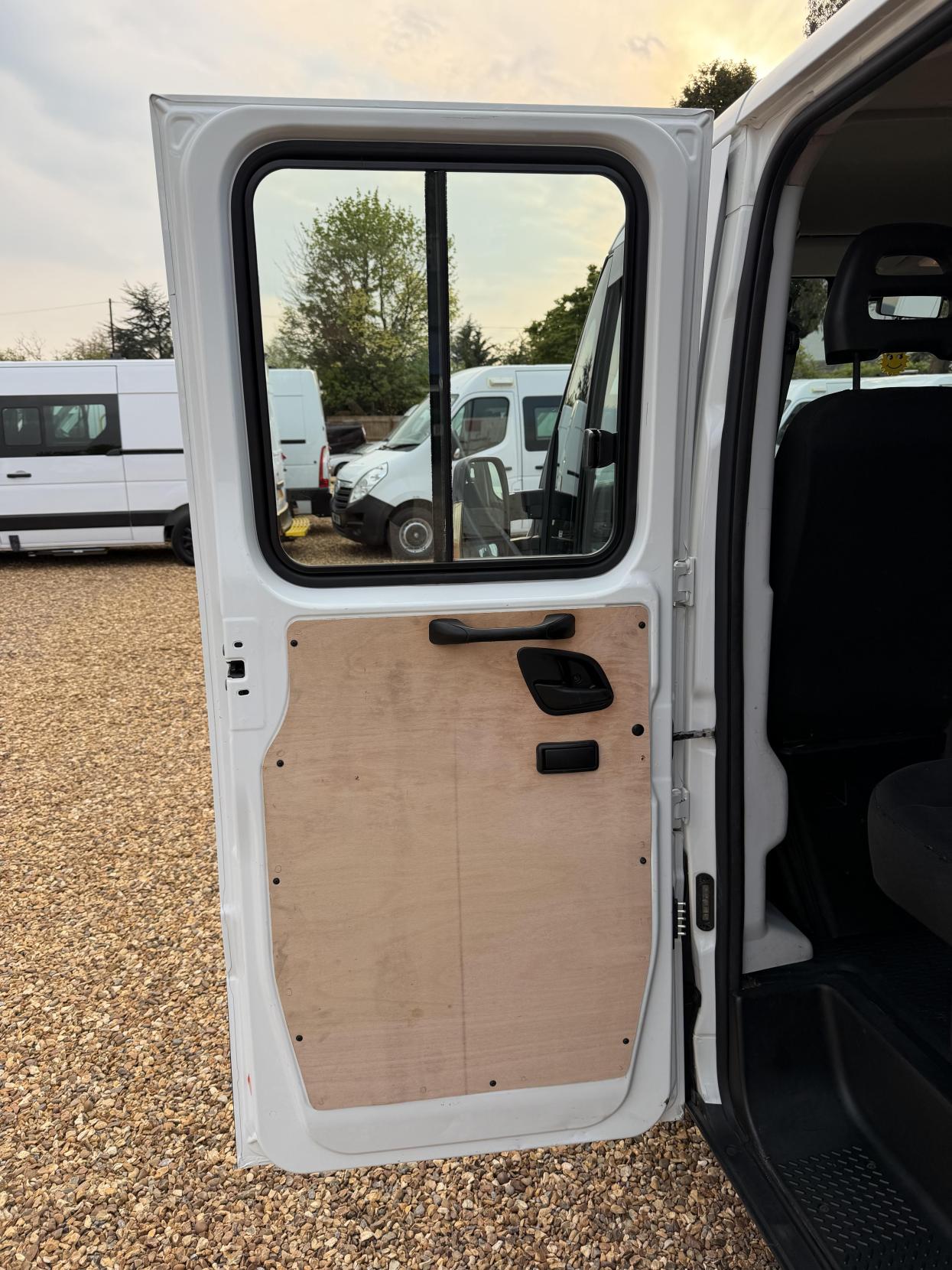 2015 Iveco Daily 2.3 TD 35C13 Dropside 4dr Diesel Manual L3 (DriveAway) (126 bhp) - Thumbnail 24