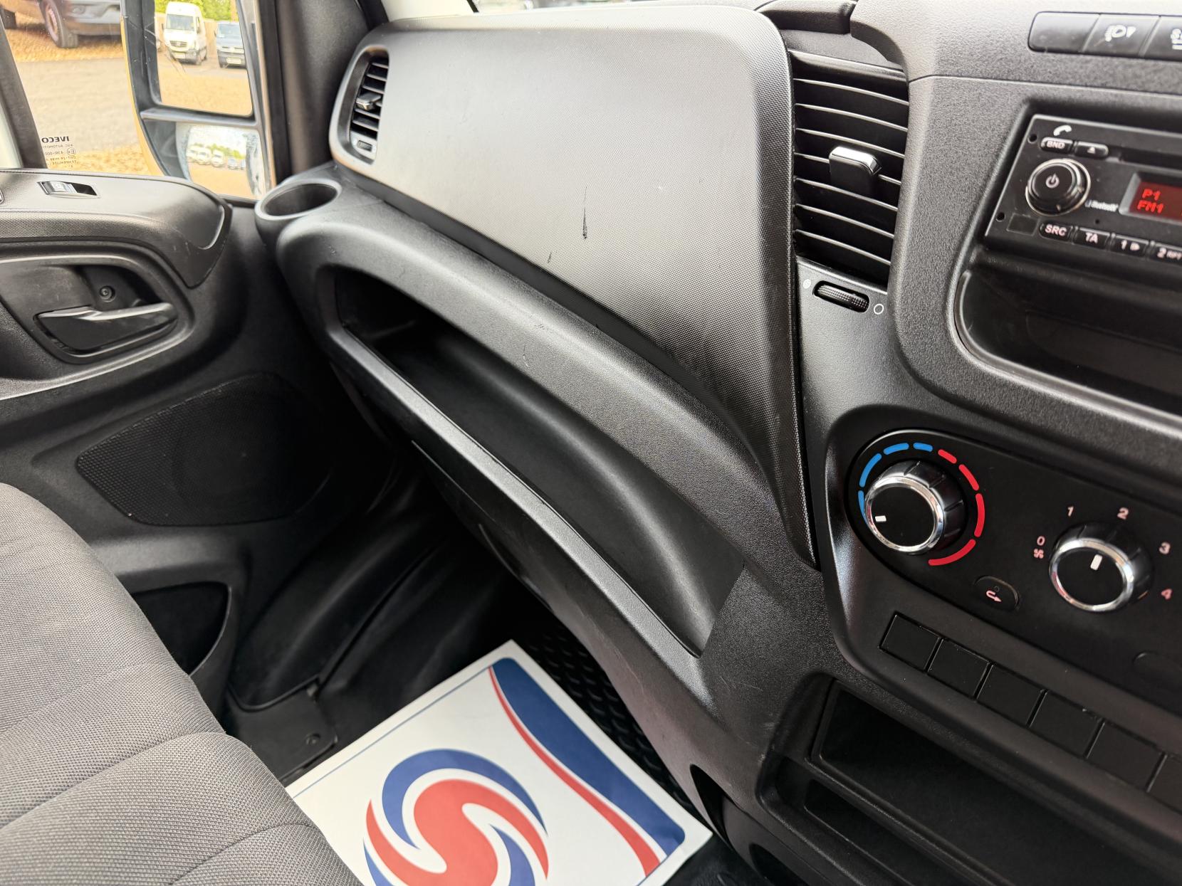 2015 Iveco Daily 2.3 TD 35C13 Dropside 4dr Diesel Manual L3 (DriveAway) (126 bhp) - Thumbnail 32