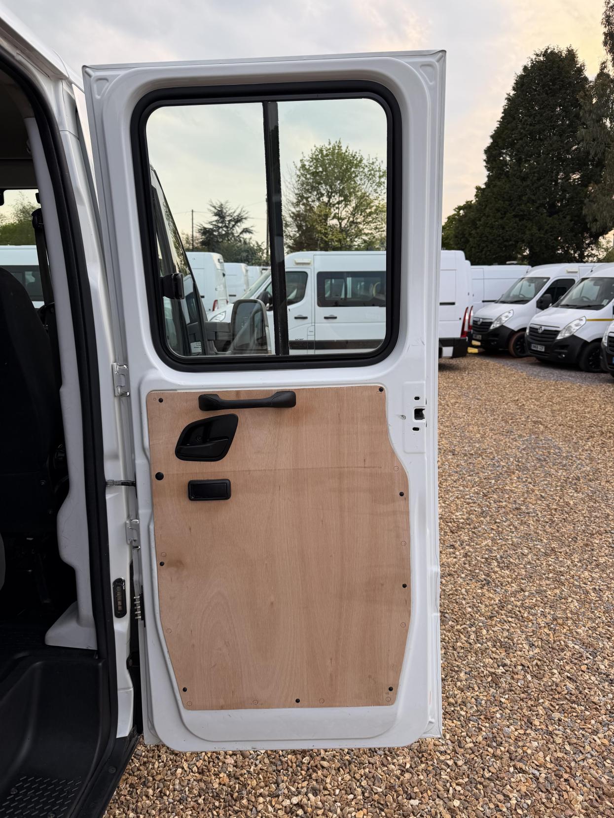 2015 Iveco Daily 2.3 TD 35C13 Dropside 4dr Diesel Manual L3 (DriveAway) (126 bhp) - Thumbnail 18