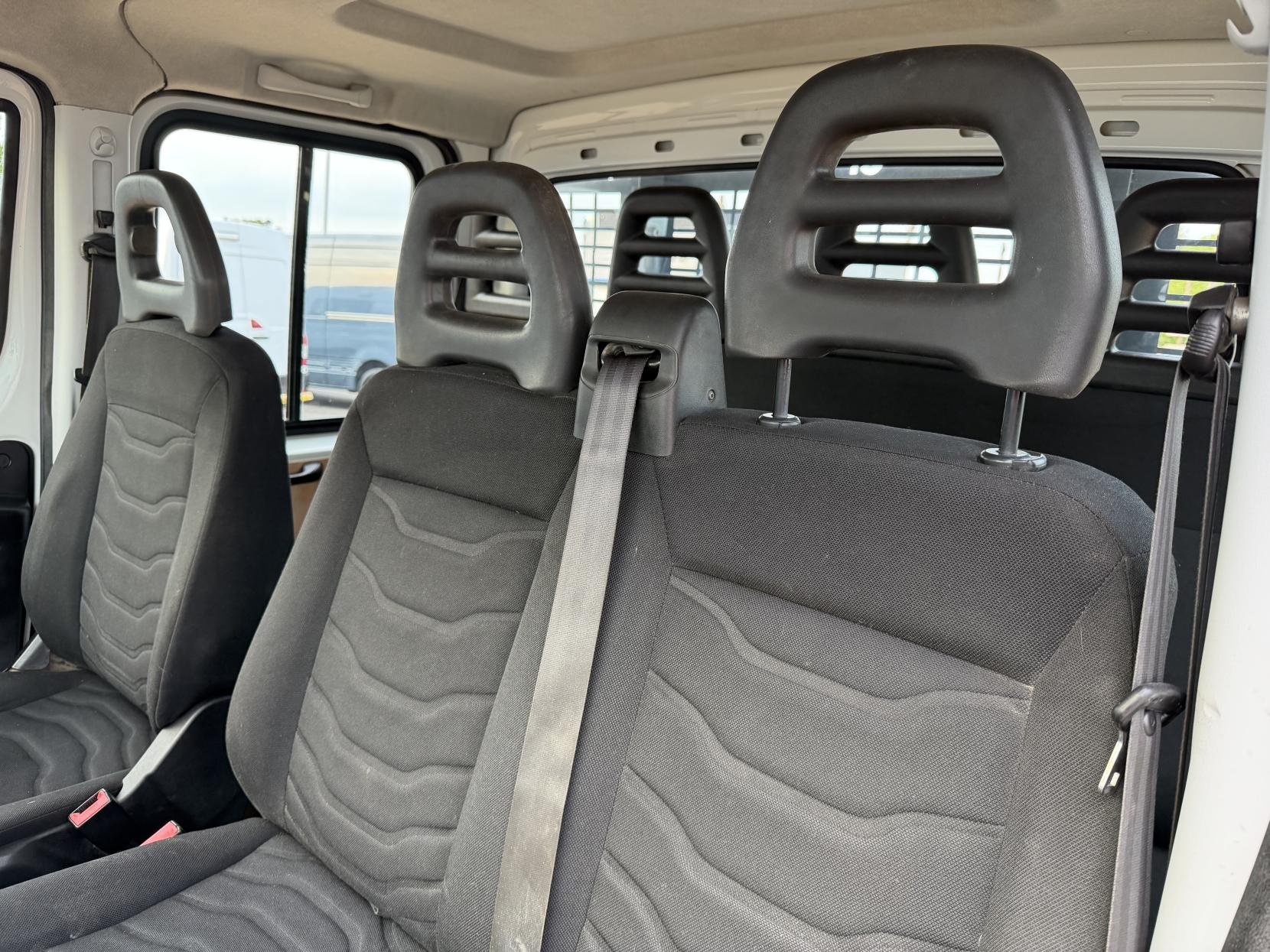 2015 Iveco Daily 2.3 TD 35C13 Dropside 4dr Diesel Manual L3 (DriveAway) (126 bhp) - Thumbnail 19