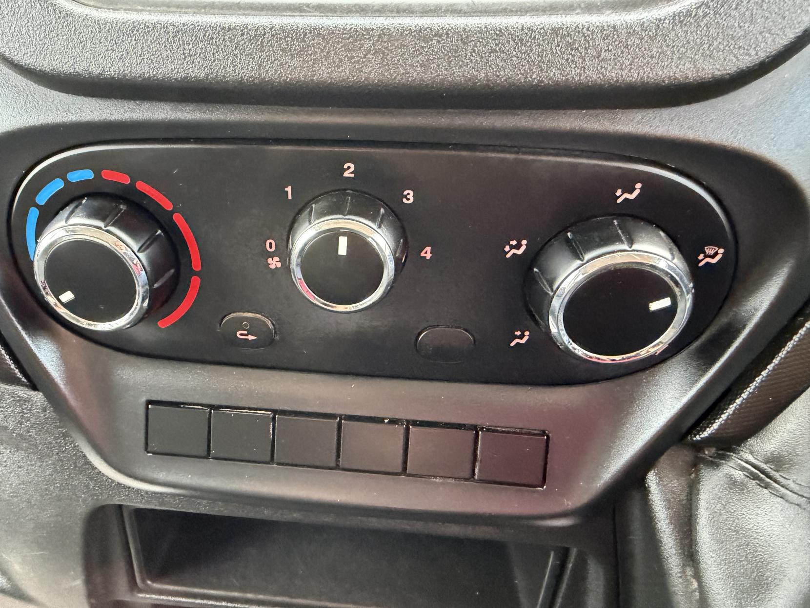 2015 Iveco Daily 2.3 TD 35C13 Dropside 4dr Diesel Manual L3 (DriveAway) (126 bhp) - Thumbnail 34