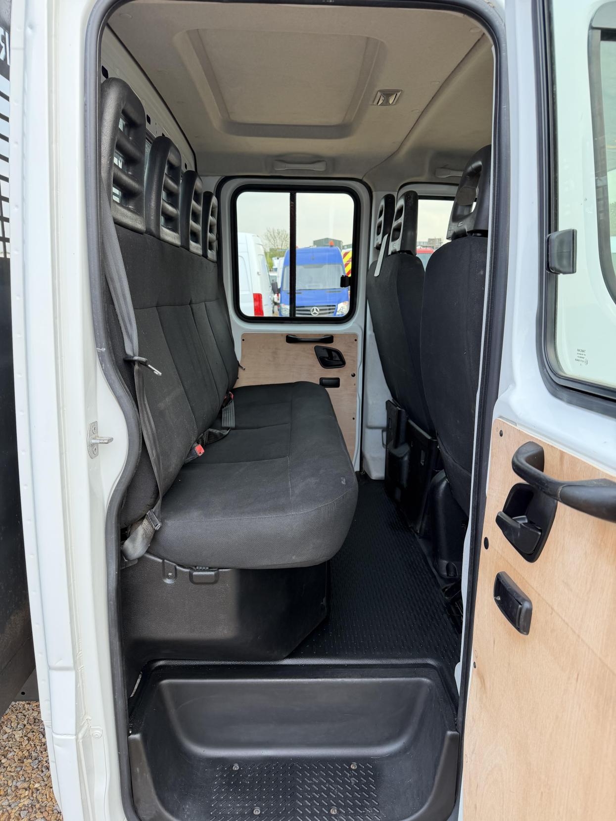 2015 Iveco Daily 2.3 TD 35C13 Dropside 4dr Diesel Manual L3 (DriveAway) (126 bhp) - Thumbnail 17