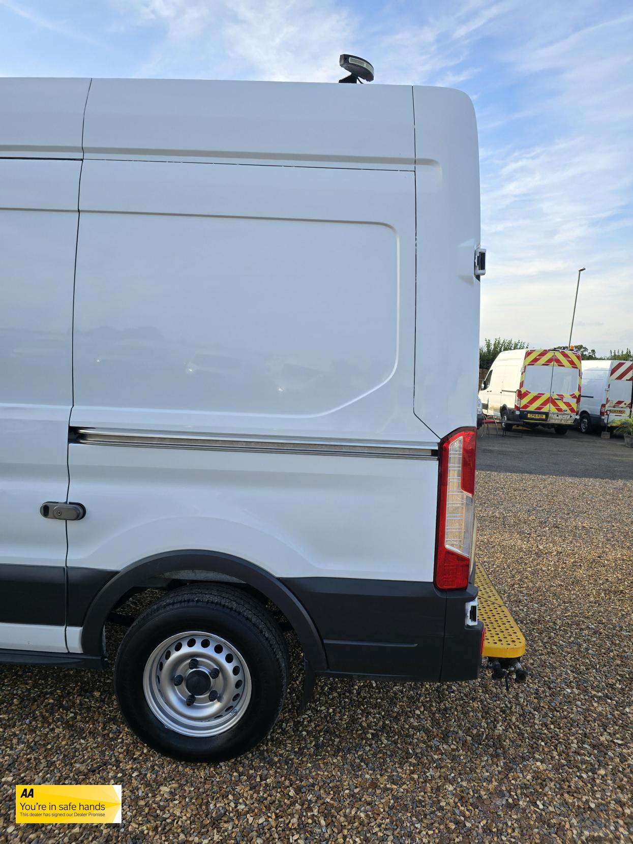 Ford Transit 2.0 350 EcoBlue Panel Van 5dr Diesel Manual RWD L2 H3 Euro 6 (130 ps)