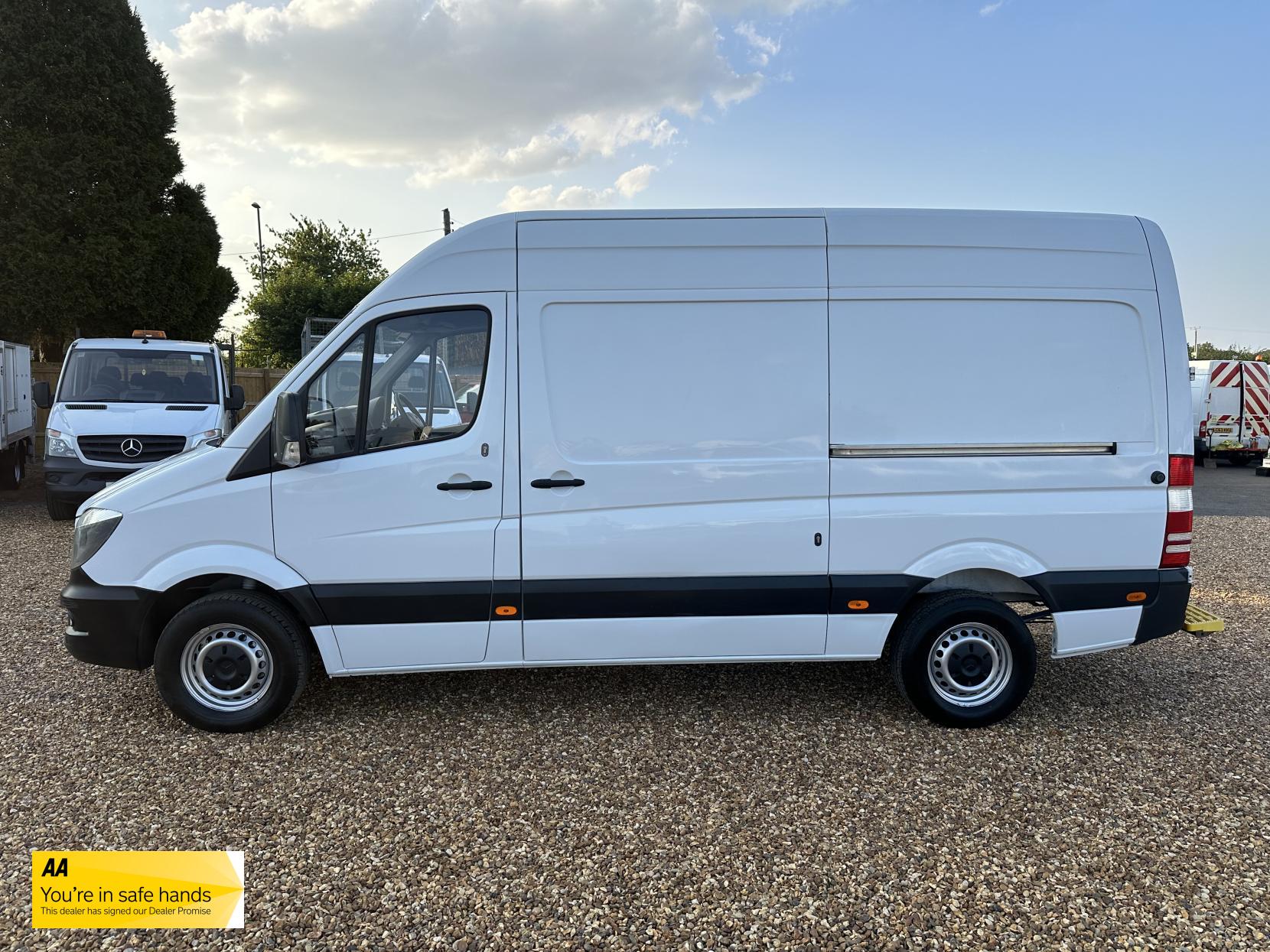 Mercedes-Benz Sprinter 2.1 314 CDi Panel Van 5dr Diesel Manual RWD L2 (213 g/km, 140 bhp)