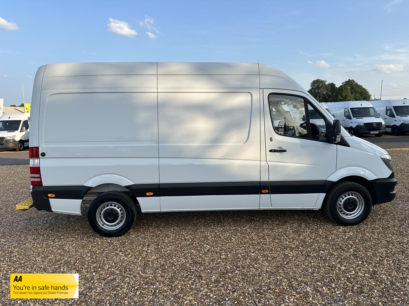 Mercedes-Benz Sprinter 2.1 314 CDi Panel Van 5dr Diesel Manual RWD L2 (213 g/km, 140 bhp)