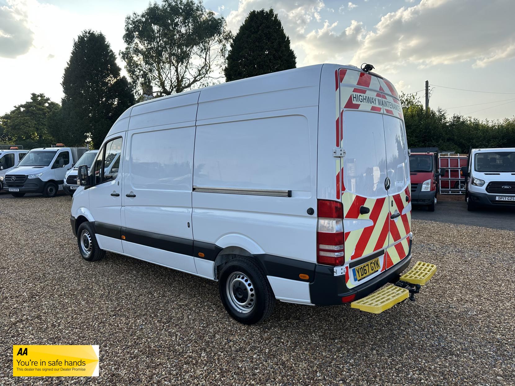 Mercedes-Benz Sprinter 2.1 314 CDi Panel Van 5dr Diesel Manual RWD L2 (213 g/km, 140 bhp)