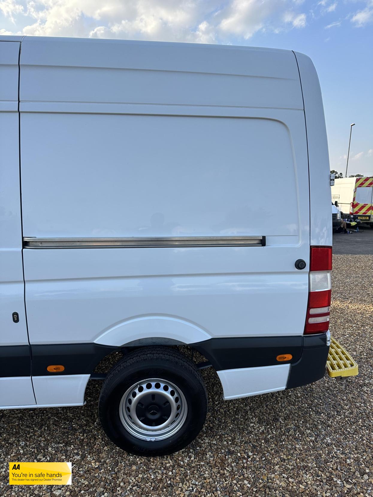 Mercedes-Benz Sprinter 2.1 314 CDi Panel Van 5dr Diesel Manual RWD L2 (213 g/km, 140 bhp)