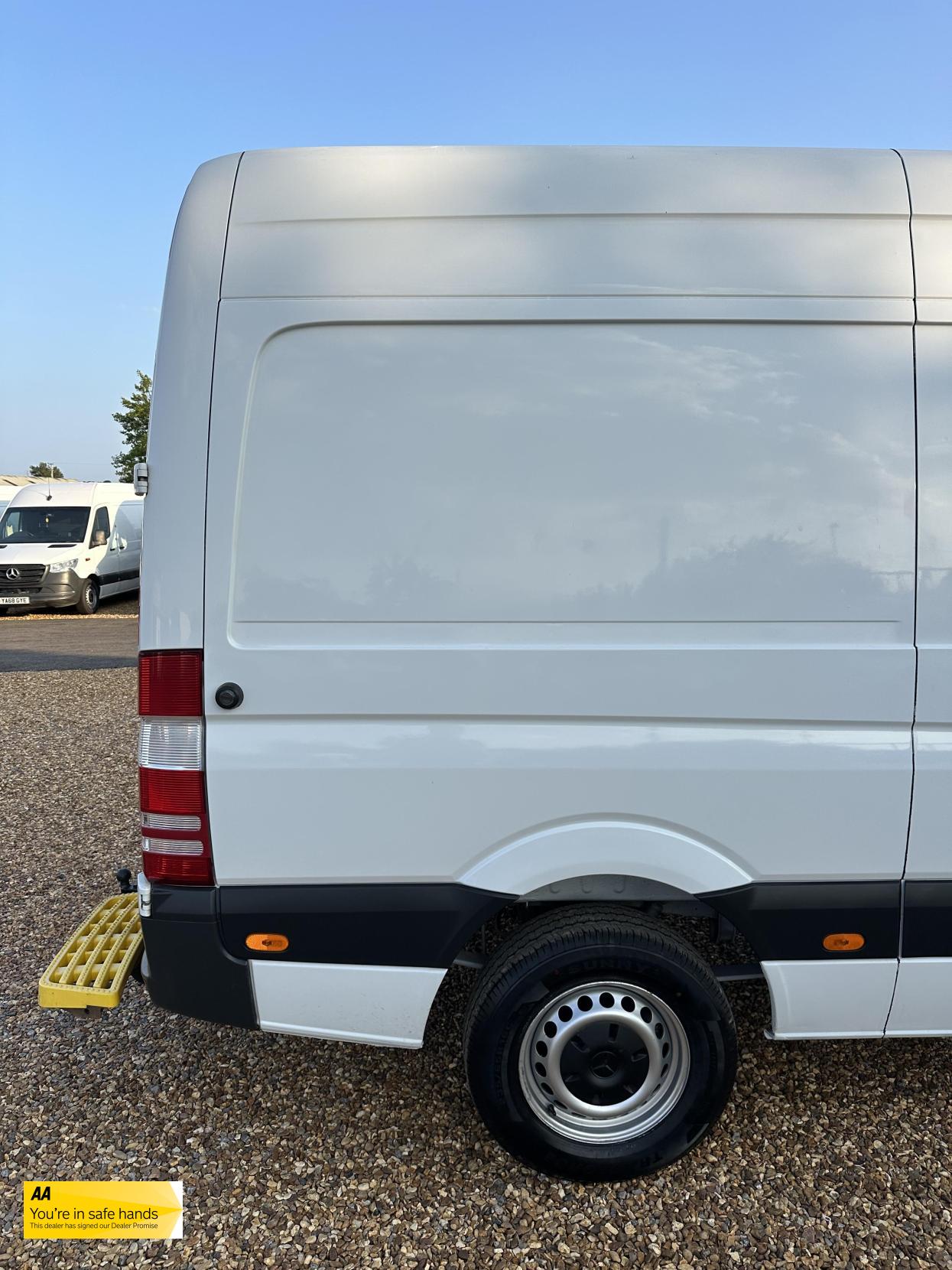 Mercedes-Benz Sprinter 2.1 314 CDi Panel Van 5dr Diesel Manual RWD L2 (213 g/km, 140 bhp)