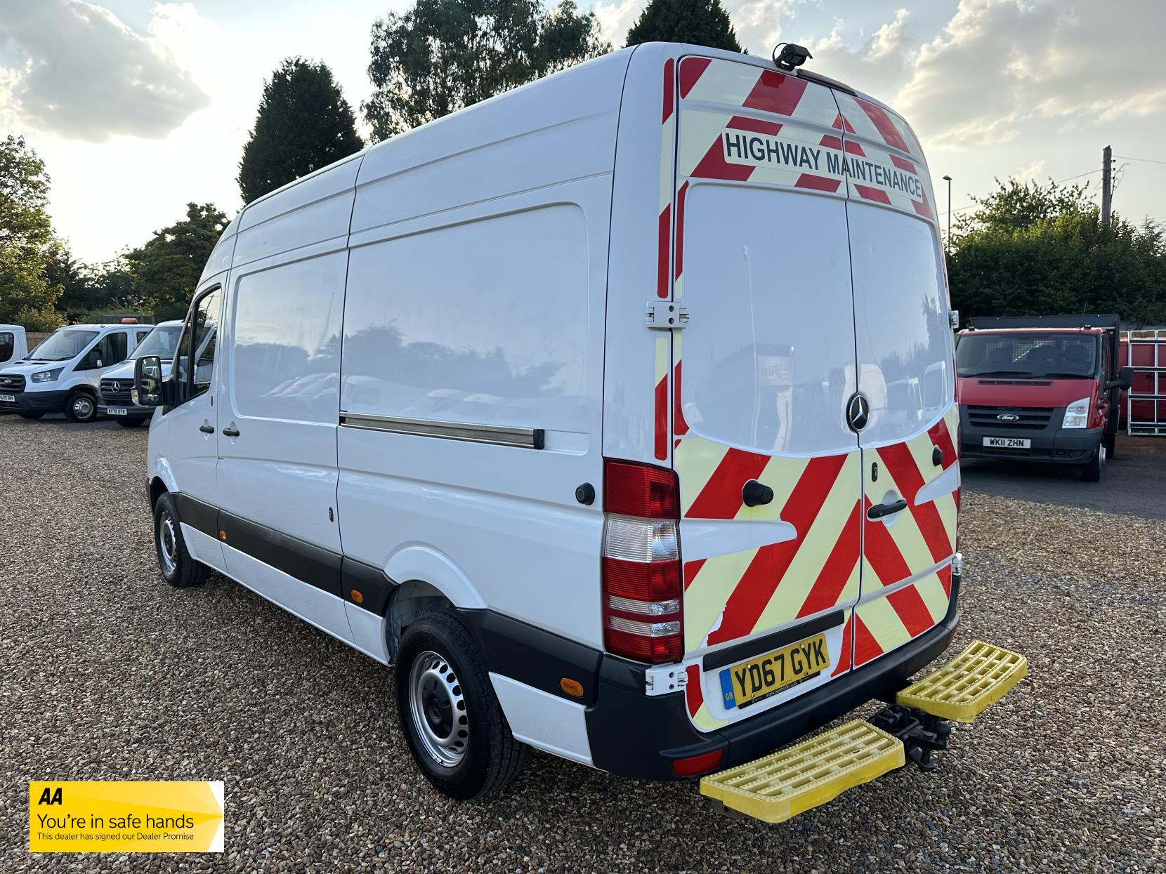 Mercedes-Benz Sprinter 2.1 314 CDi Panel Van 5dr Diesel Manual RWD L2 (213 g/km, 140 bhp)
