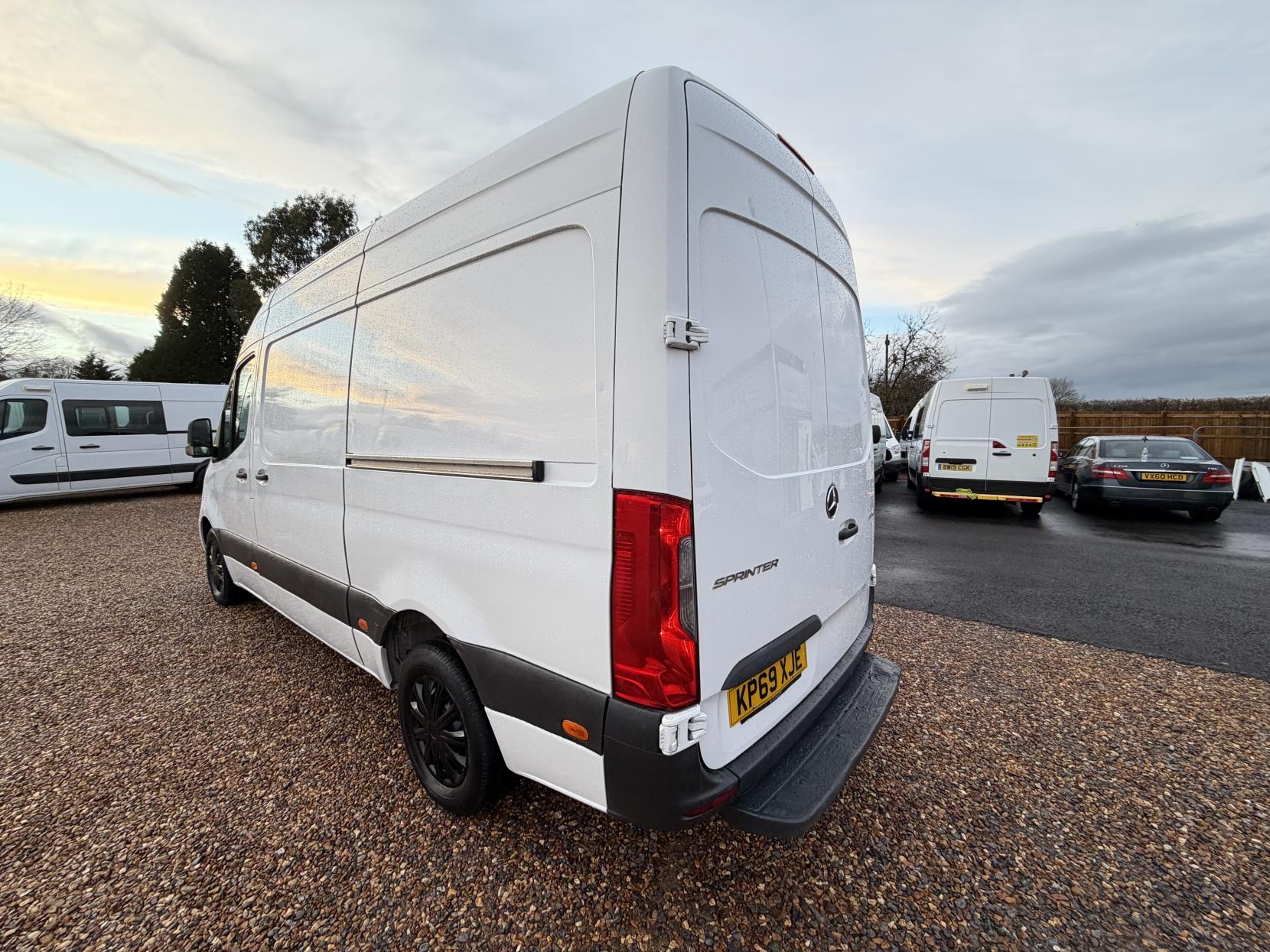 Mercedes-Benz Sprinter 2.1 316 CDI Panel Van 5dr Diesel Manual RWD L2 H2 Euro 6 (163 ps)