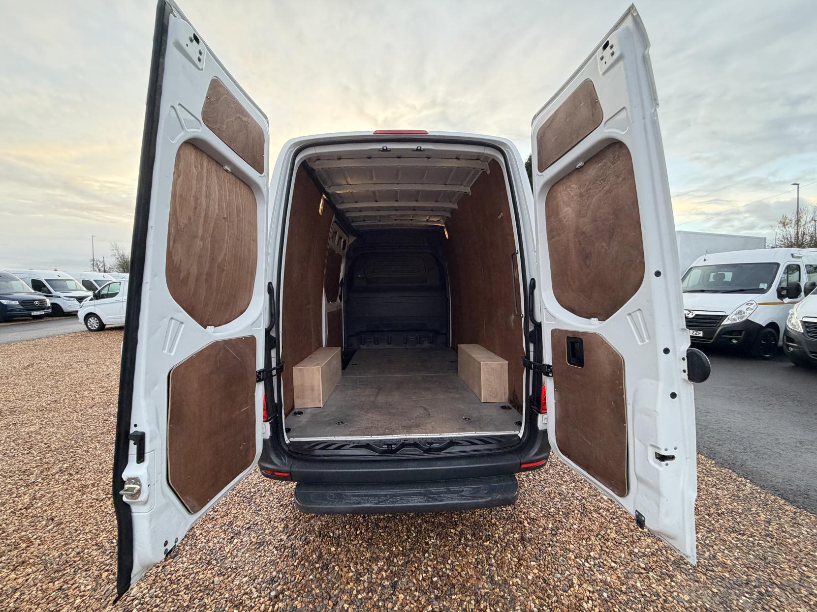 Mercedes-Benz Sprinter 2.1 316 CDI Panel Van 5dr Diesel Manual RWD L2 H2 Euro 6 (163 ps)