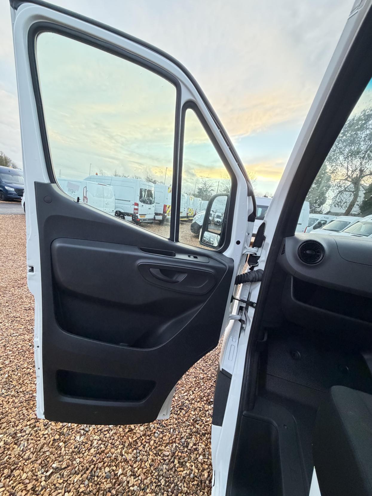 Mercedes-Benz Sprinter 2.1 316 CDI Panel Van 5dr Diesel Manual RWD L2 H2 Euro 6 (163 ps)