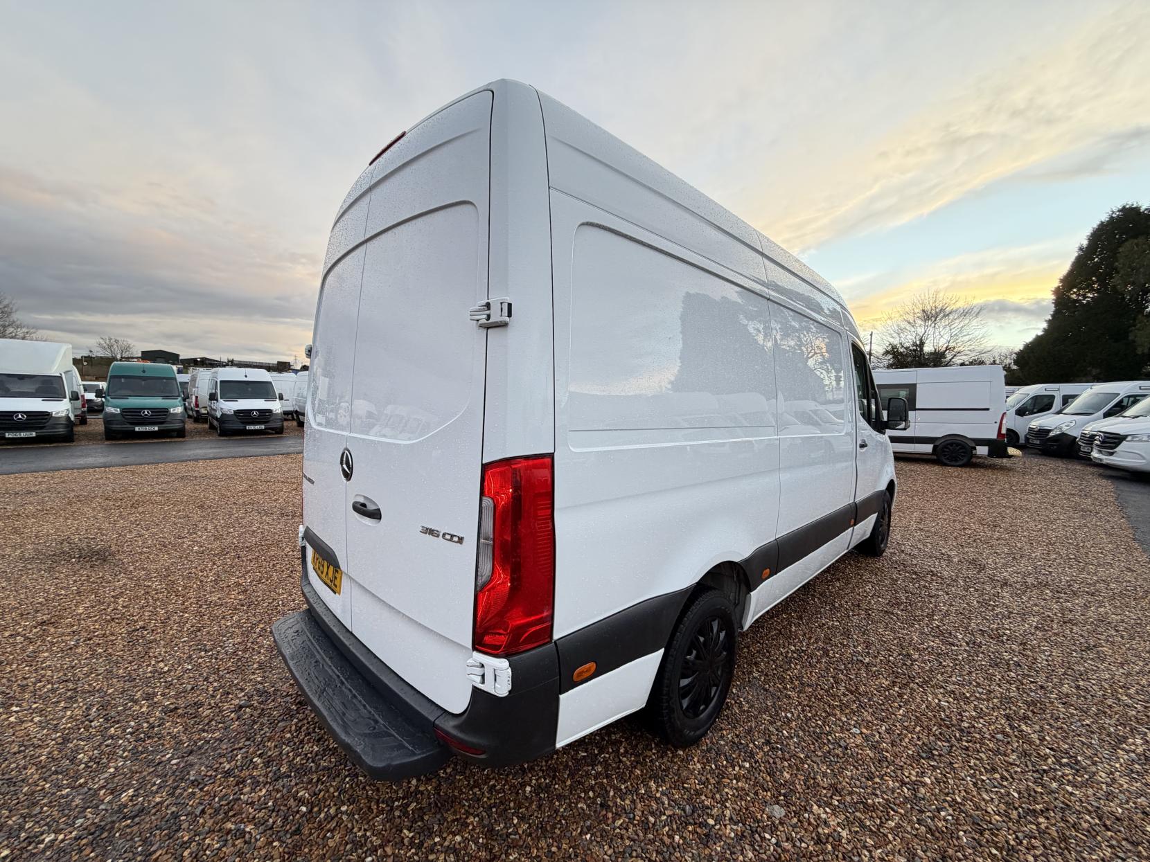 Mercedes-Benz Sprinter 2.1 316 CDI Panel Van 5dr Diesel Manual RWD L2 H2 Euro 6 (163 ps)