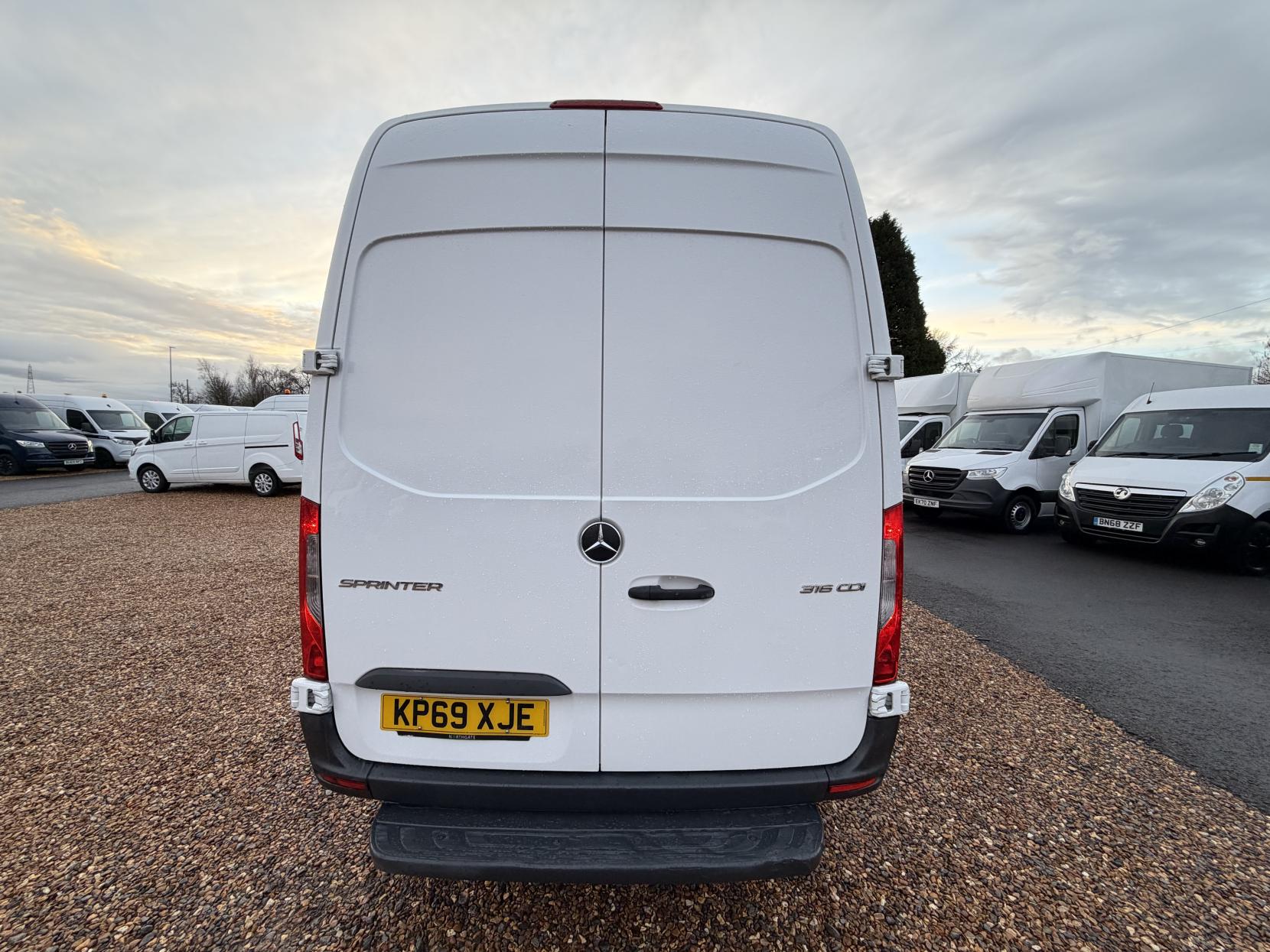 Mercedes-Benz Sprinter 2.1 316 CDI Panel Van 5dr Diesel Manual RWD L2 H2 Euro 6 (163 ps)