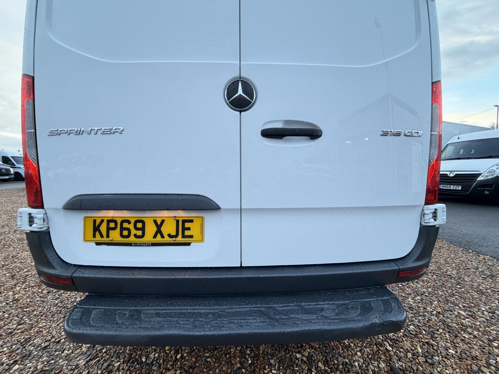 Mercedes-Benz Sprinter 2.1 316 CDI Panel Van 5dr Diesel Manual RWD L2 H2 Euro 6 (163 ps)