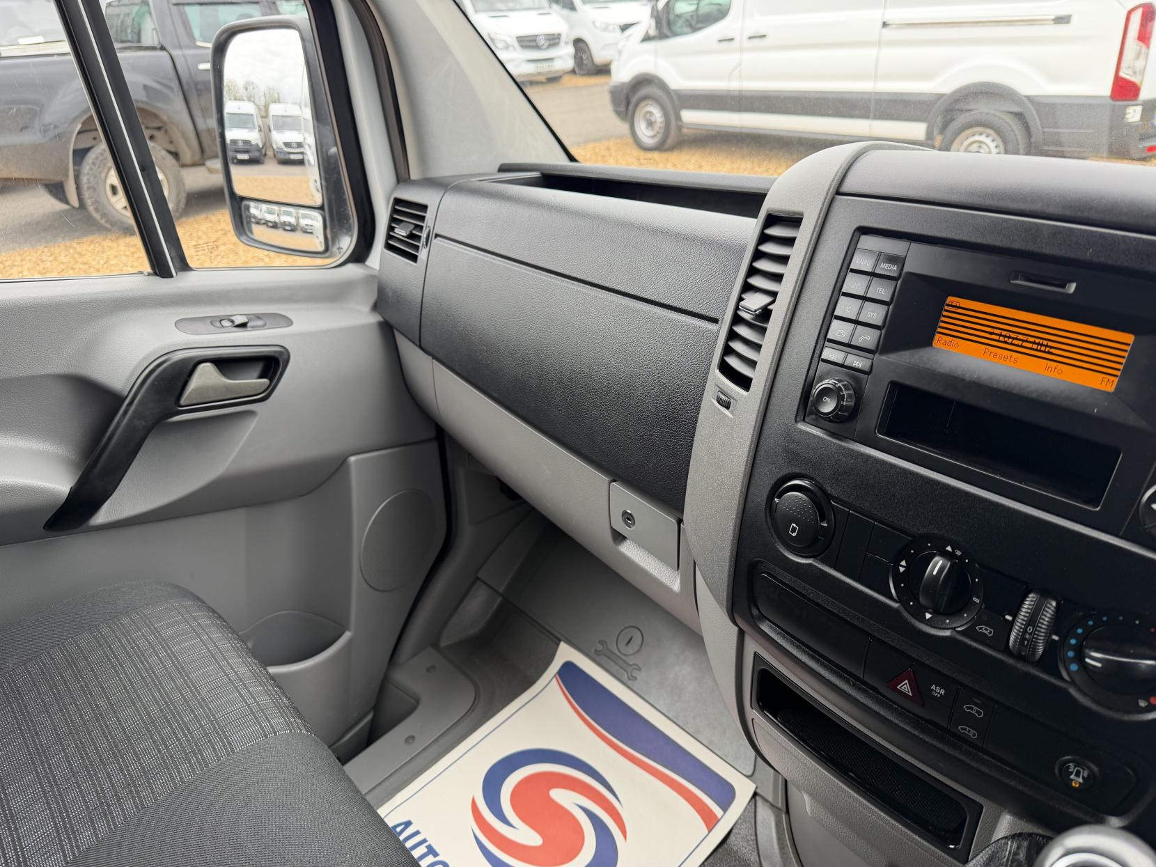 Mercedes-Benz Sprinter 2.1 314 CDi Panel Van 5dr Diesel Manual RWD L2 (213 g/km, 140 bhp)