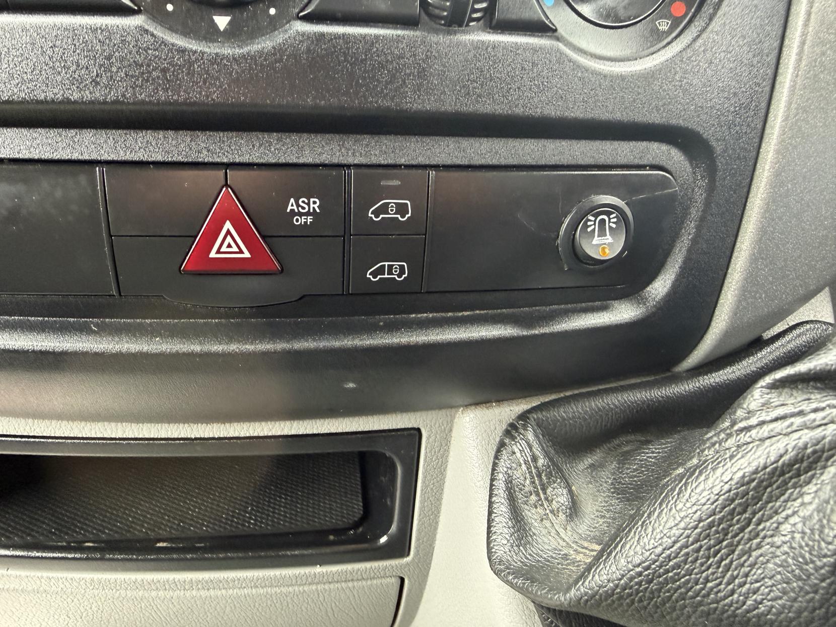 Mercedes-Benz Sprinter 2.1 314 CDi Panel Van 5dr Diesel Manual RWD L2 (213 g/km, 140 bhp)