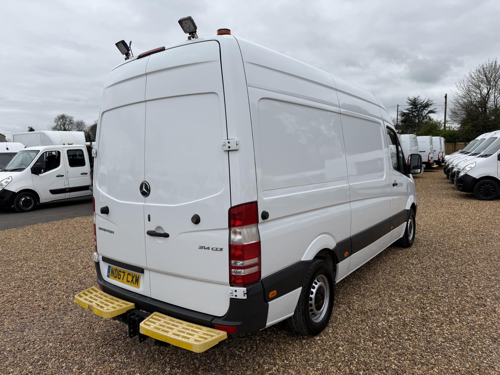 Mercedes-Benz Sprinter 2.1 314 CDi Panel Van 5dr Diesel Manual RWD L2 (213 g/km, 140 bhp)