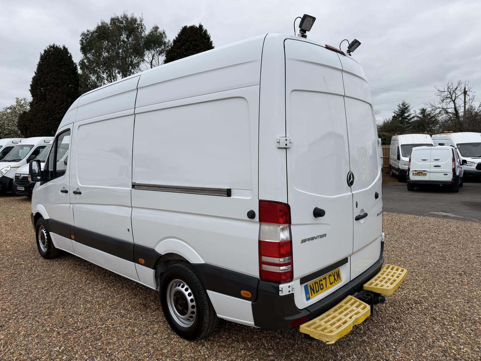 Mercedes-Benz Sprinter 2.1 314 CDi Panel Van 5dr Diesel Manual RWD L2 (213 g/km, 140 bhp)