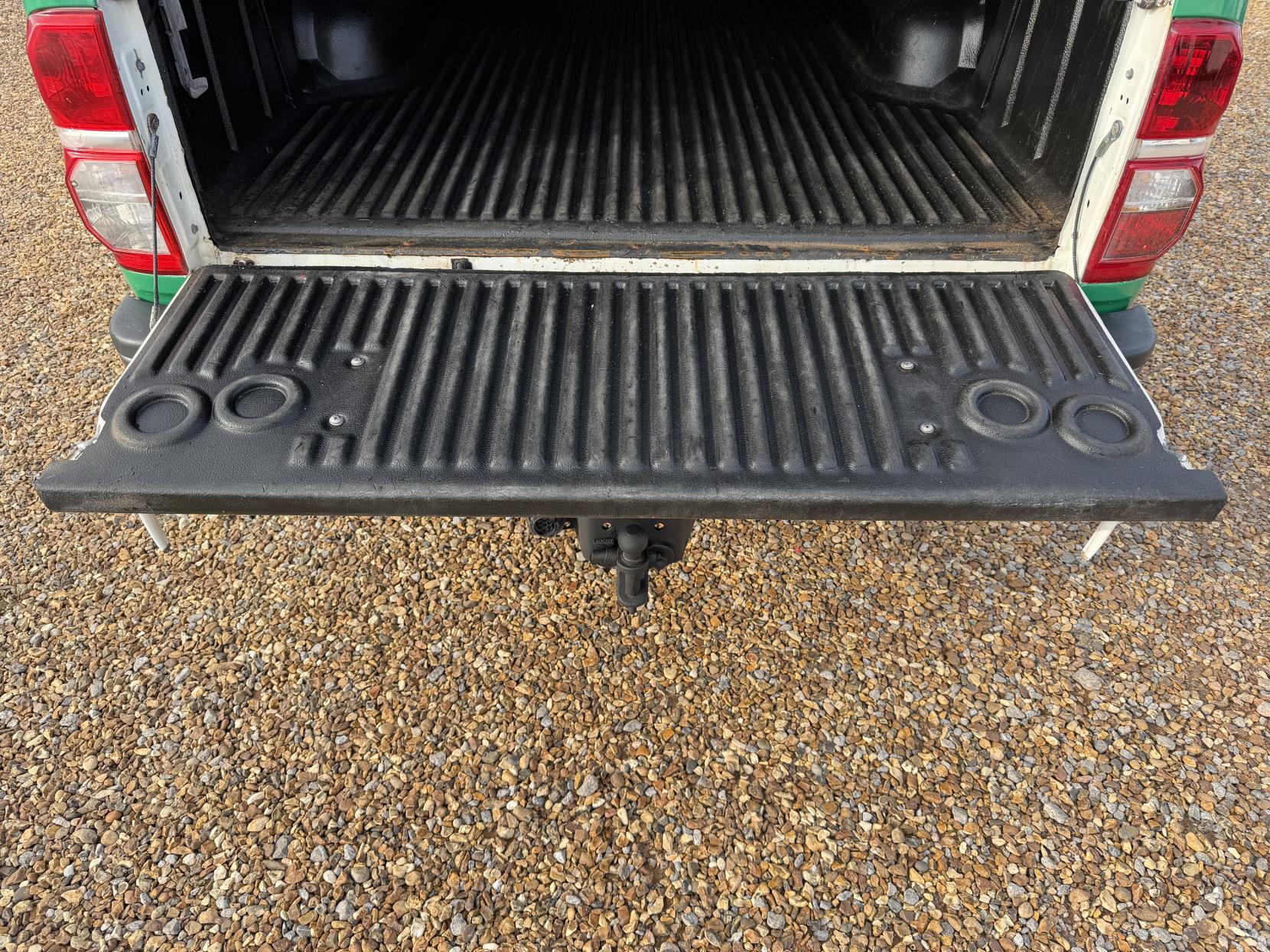 Toyota Hilux 2.5 D-4D HL2 Pickup 2dr Diesel Manual 4WD Euro 5 (144 ps)