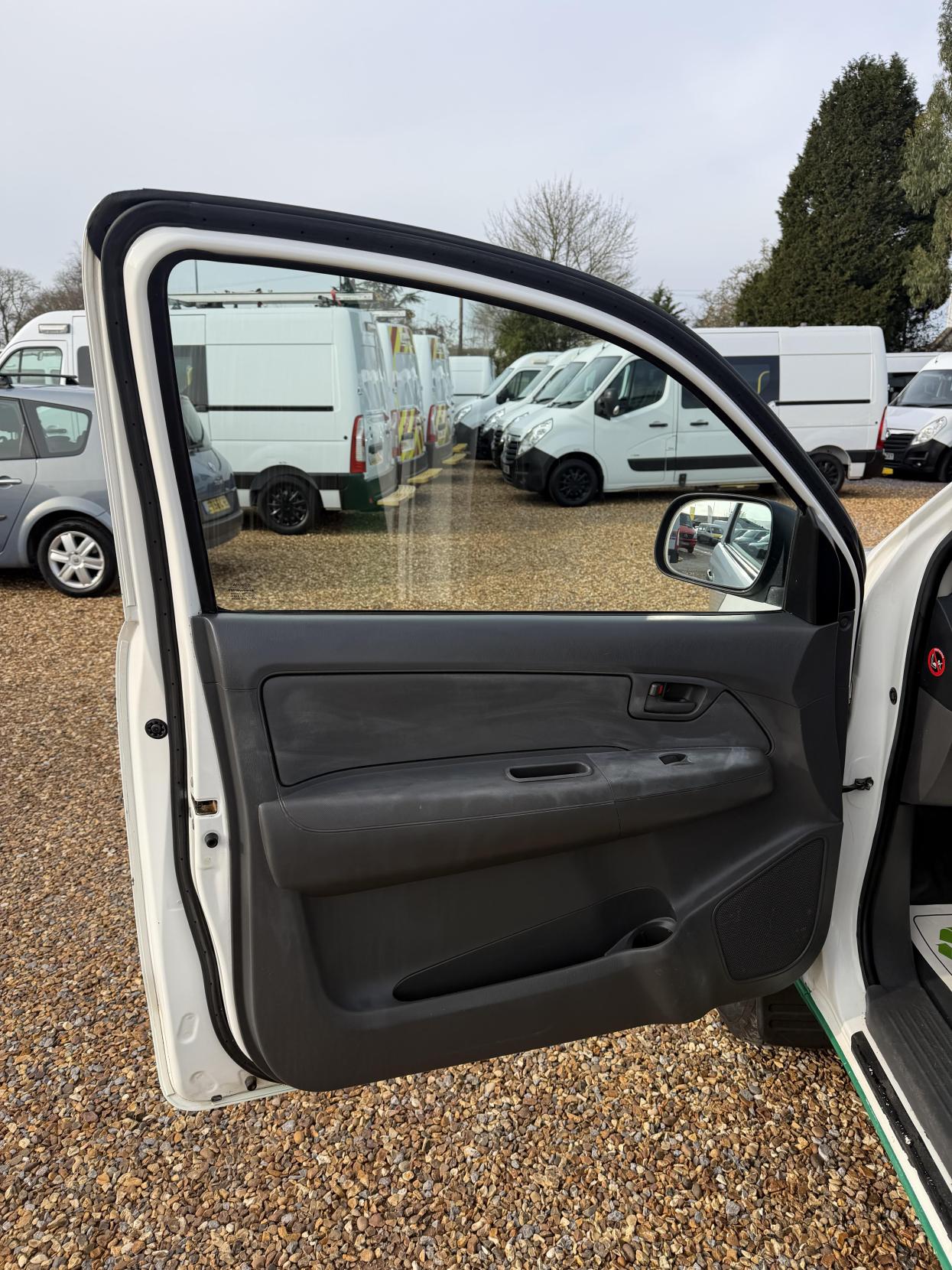 Toyota Hilux 2.5 D-4D HL2 Pickup 2dr Diesel Manual 4WD Euro 5 (144 ps)