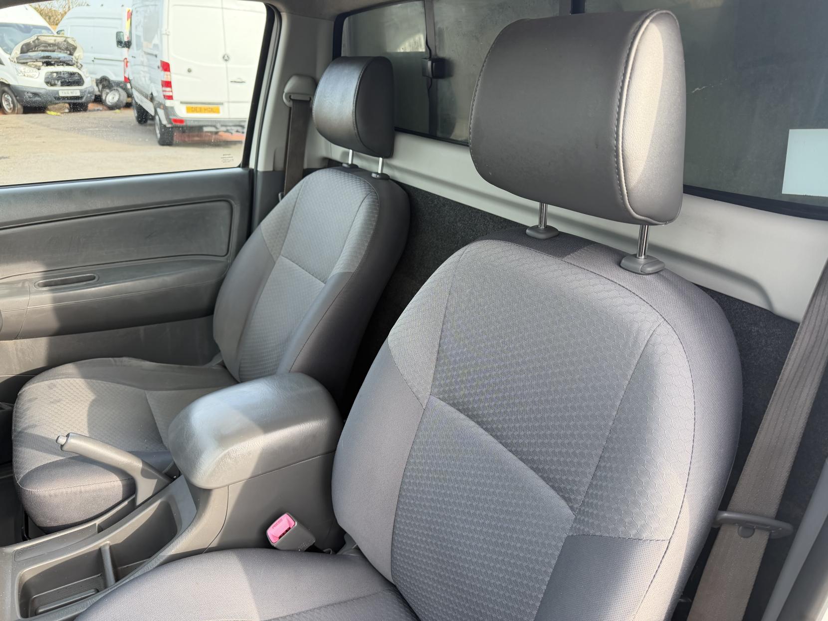 Toyota Hilux 2.5 D-4D HL2 Pickup 2dr Diesel Manual 4WD Euro 5 (144 ps)