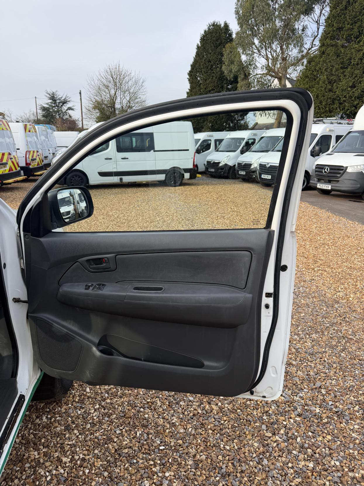 Toyota Hilux 2.5 D-4D HL2 Pickup 2dr Diesel Manual 4WD Euro 5 (144 ps)