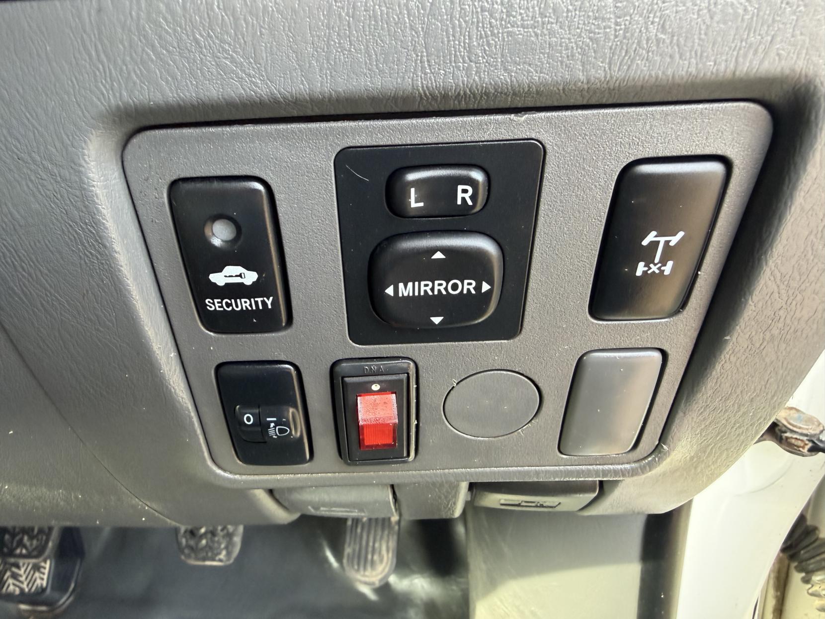 Toyota Hilux 2.5 D-4D HL2 Pickup 2dr Diesel Manual 4WD Euro 5 (144 ps)