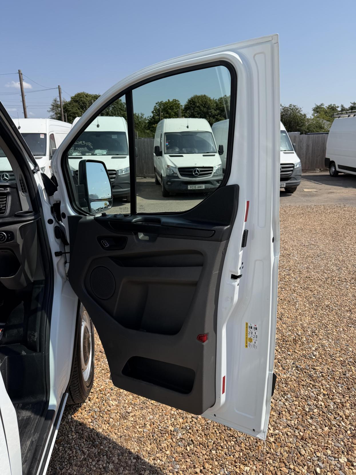 2019 Ford Transit Custom 2.0 320 EcoBlue Panel Van 5dr Diesel Manual L2 H2 Euro 6 (130 ps) - Thumbnail 15