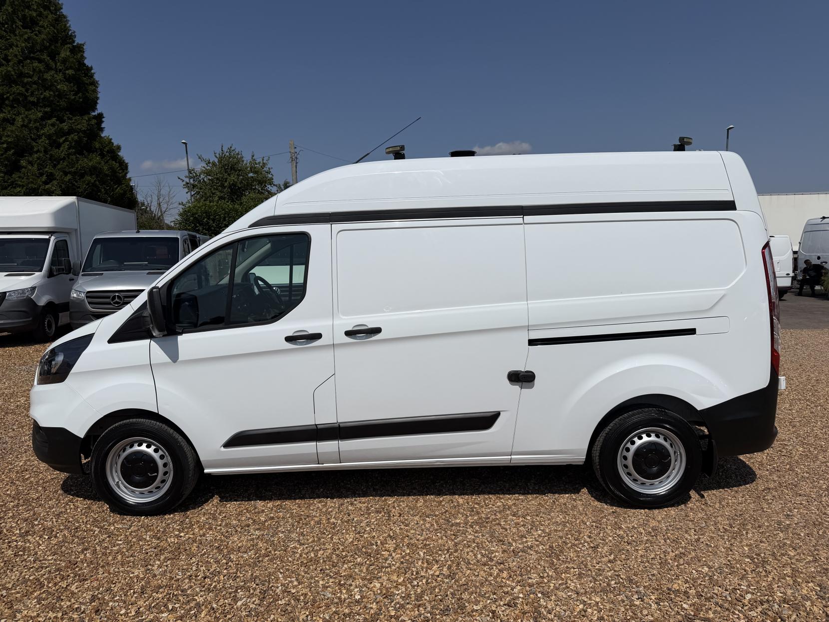2019 Ford Transit Custom 2.0 320 EcoBlue Panel Van 5dr Diesel Manual L2 H2 Euro 6 (130 ps) - Thumbnail 8