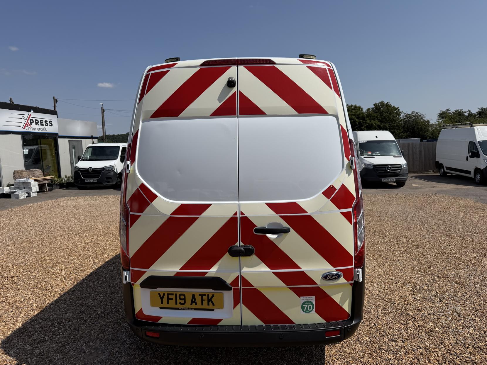 2019 Ford Transit Custom 2.0 320 EcoBlue Panel Van 5dr Diesel Manual L2 H2 Euro 6 (130 ps) - Thumbnail 10
