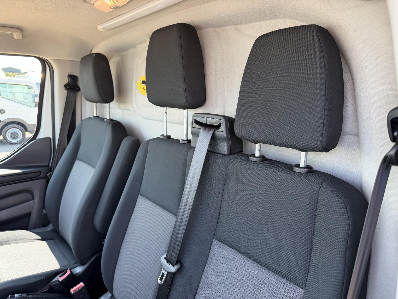 2019 Ford Transit Custom 2.0 320 EcoBlue Panel Van 5dr Diesel Manual L2 H2 Euro 6 (130 ps) - Thumbnail 21
