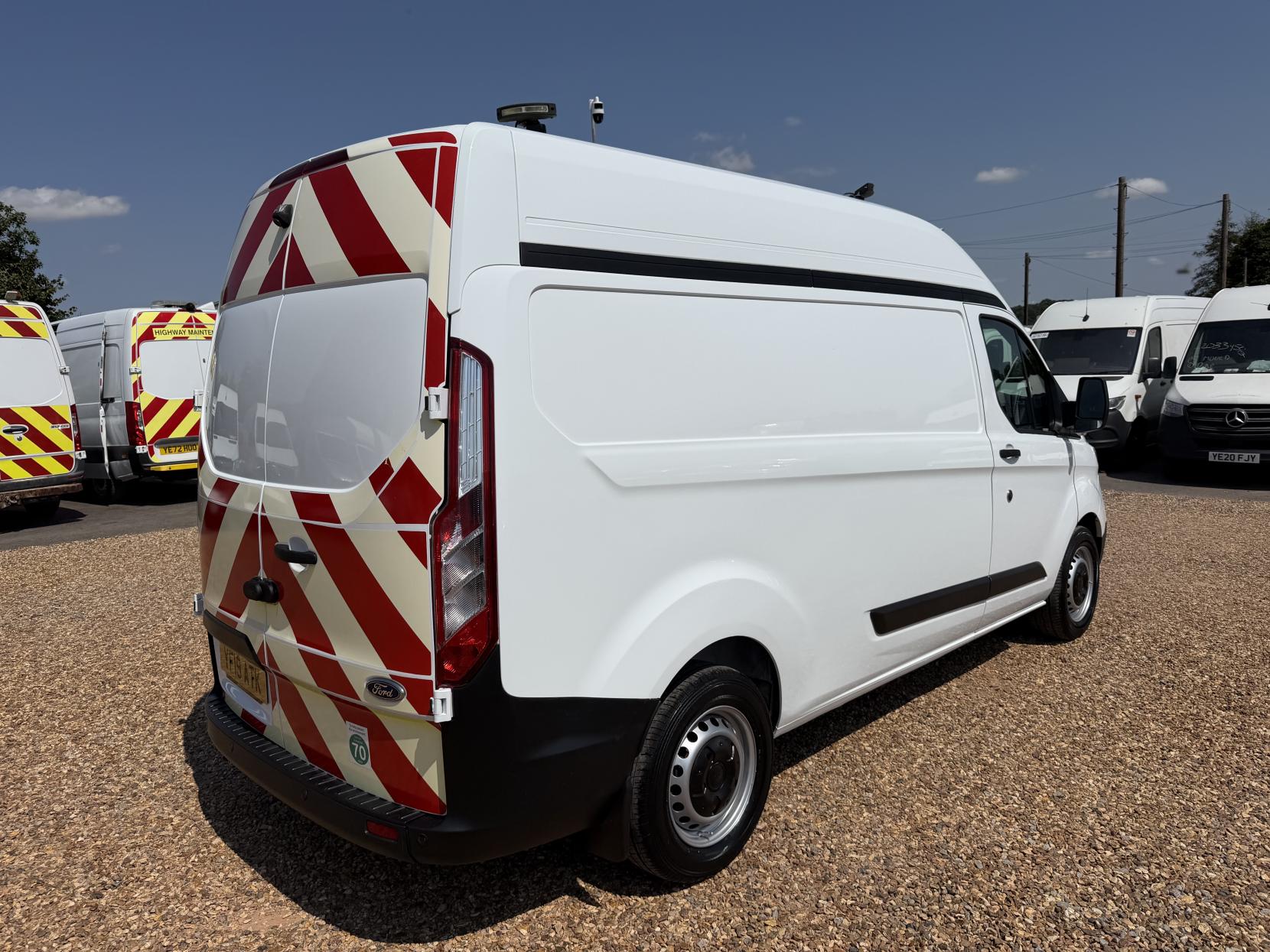 2019 Ford Transit Custom 2.0 320 EcoBlue Panel Van 5dr Diesel Manual L2 H2 Euro 6 (130 ps) - Thumbnail 11