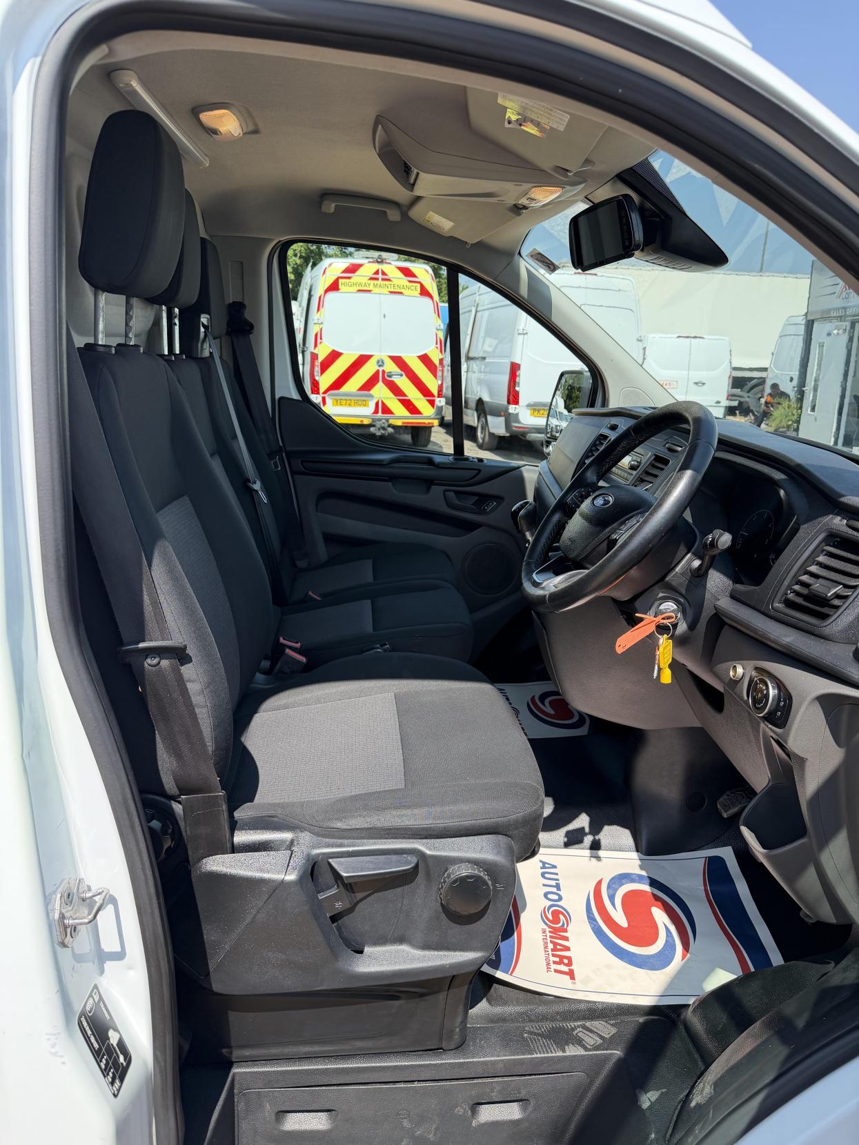 2019 Ford Transit Custom 2.0 320 EcoBlue Panel Van 5dr Diesel Manual L2 H2 Euro 6 (130 ps) - Thumbnail 14