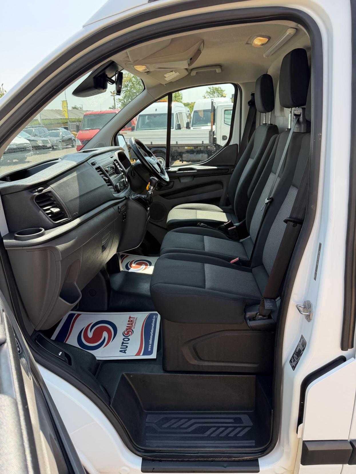 2019 Ford Transit Custom 2.0 320 EcoBlue Panel Van 5dr Diesel Manual L2 H2 Euro 6 (130 ps) - Thumbnail 16