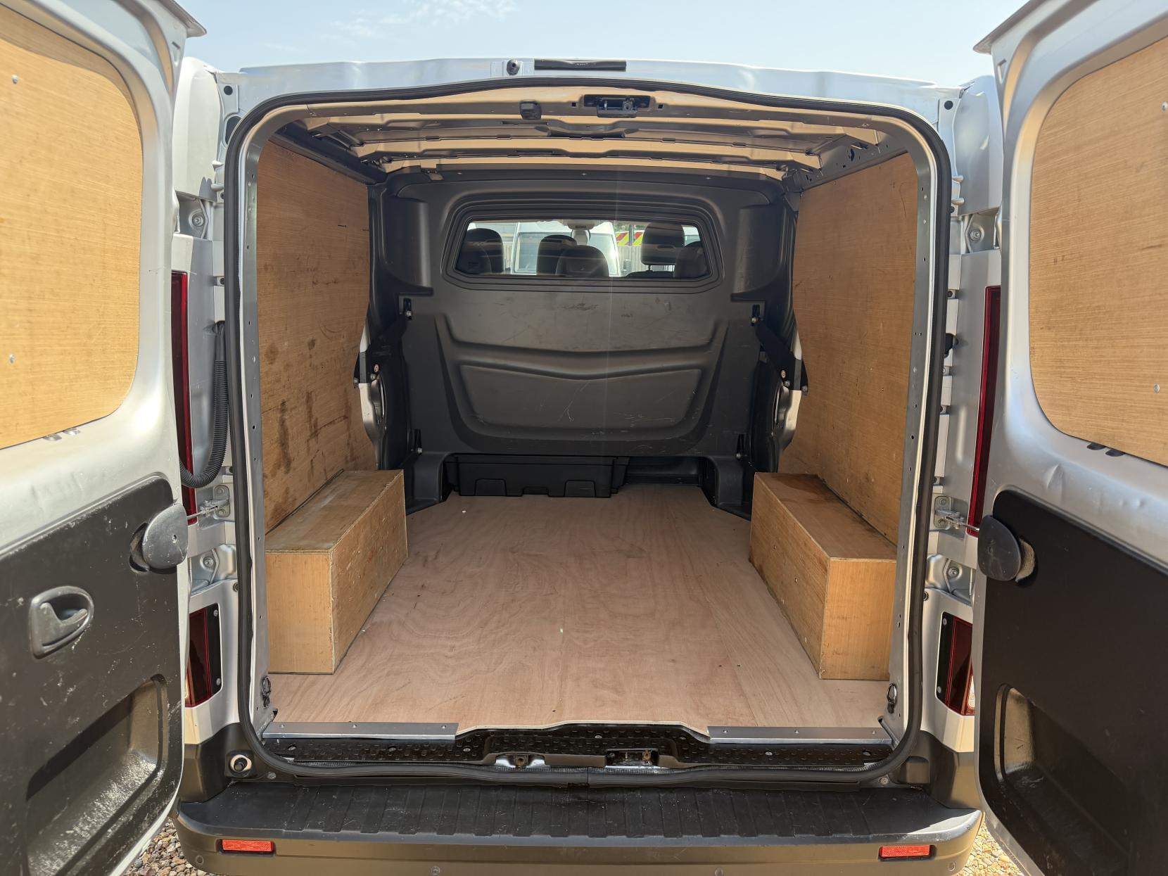 2019 Renault Trafic 2.0 dCi ENERGY 30 Sport Nav Crew Van Double Cab 6dr Diesel Manual LWB Euro 6 (s/s) (145 ps) - Thumbnail 4