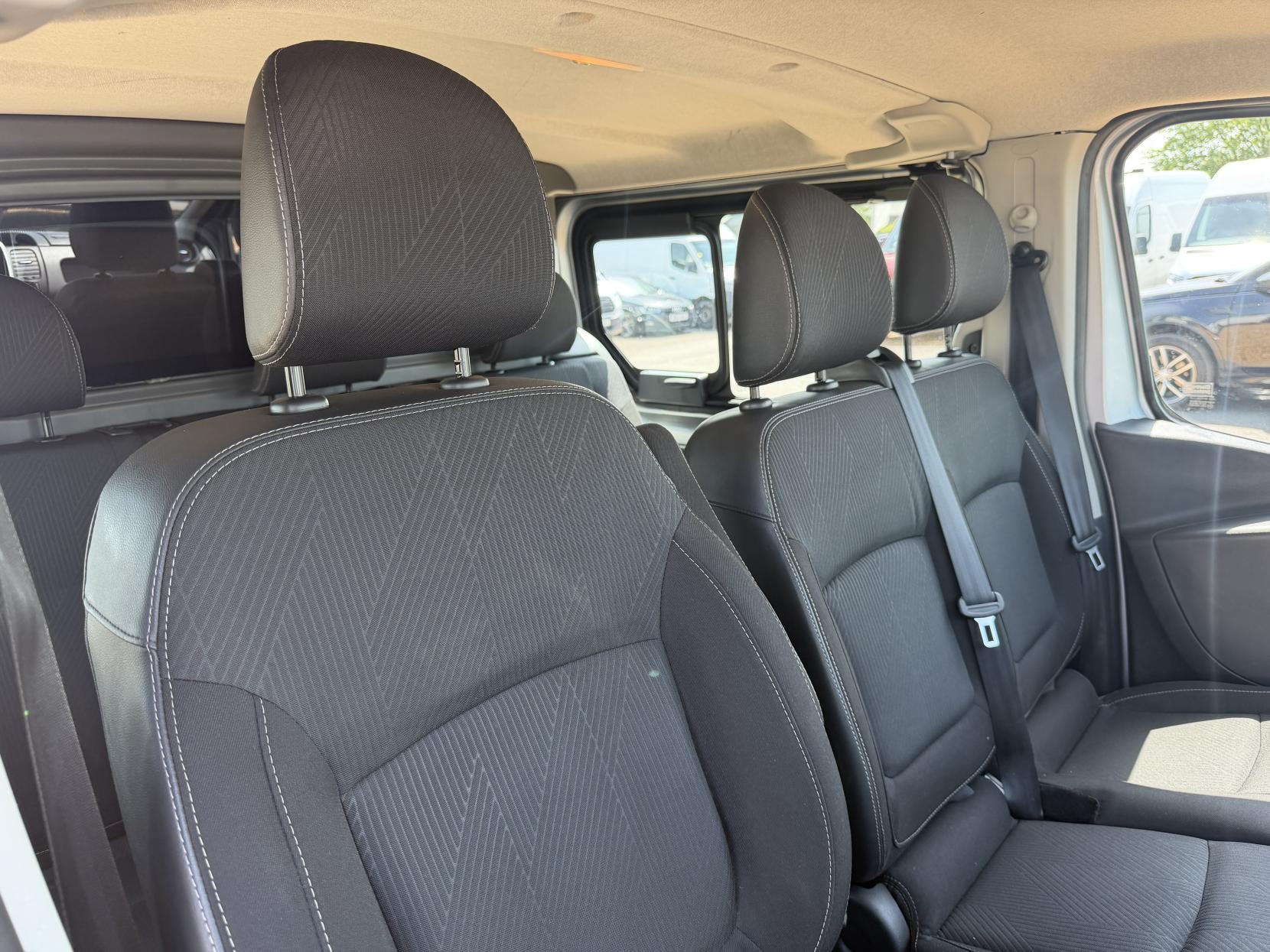 2019 Renault Trafic 2.0 dCi ENERGY 30 Sport Nav Crew Van Double Cab 6dr Diesel Manual LWB Euro 6 (s/s) (145 ps) - Thumbnail 17