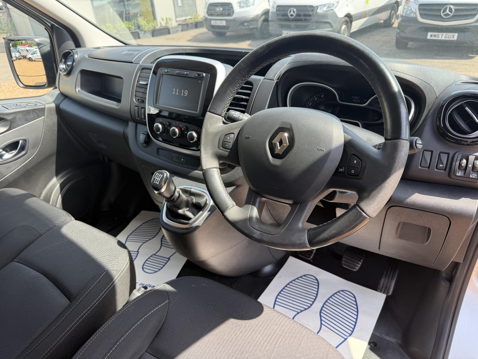 2019 Renault Trafic 2.0 dCi ENERGY 30 Sport Nav Crew Van Double Cab 6dr Diesel Manual LWB Euro 6 (s/s) (145 ps) - Thumbnail 2