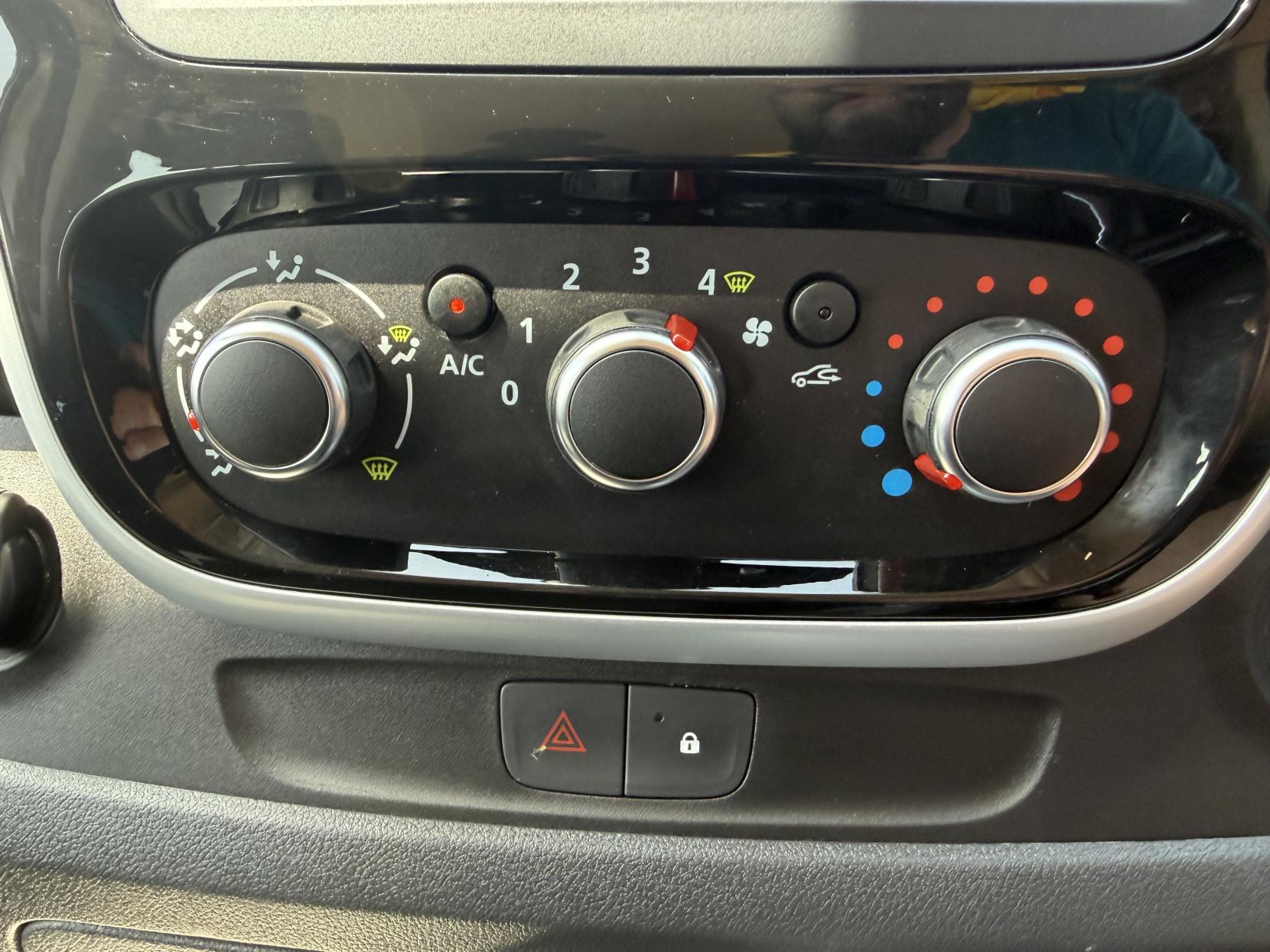 2019 Renault Trafic 2.0 dCi ENERGY 30 Sport Nav Crew Van Double Cab 6dr Diesel Manual LWB Euro 6 (s/s) (145 ps) - Thumbnail 49