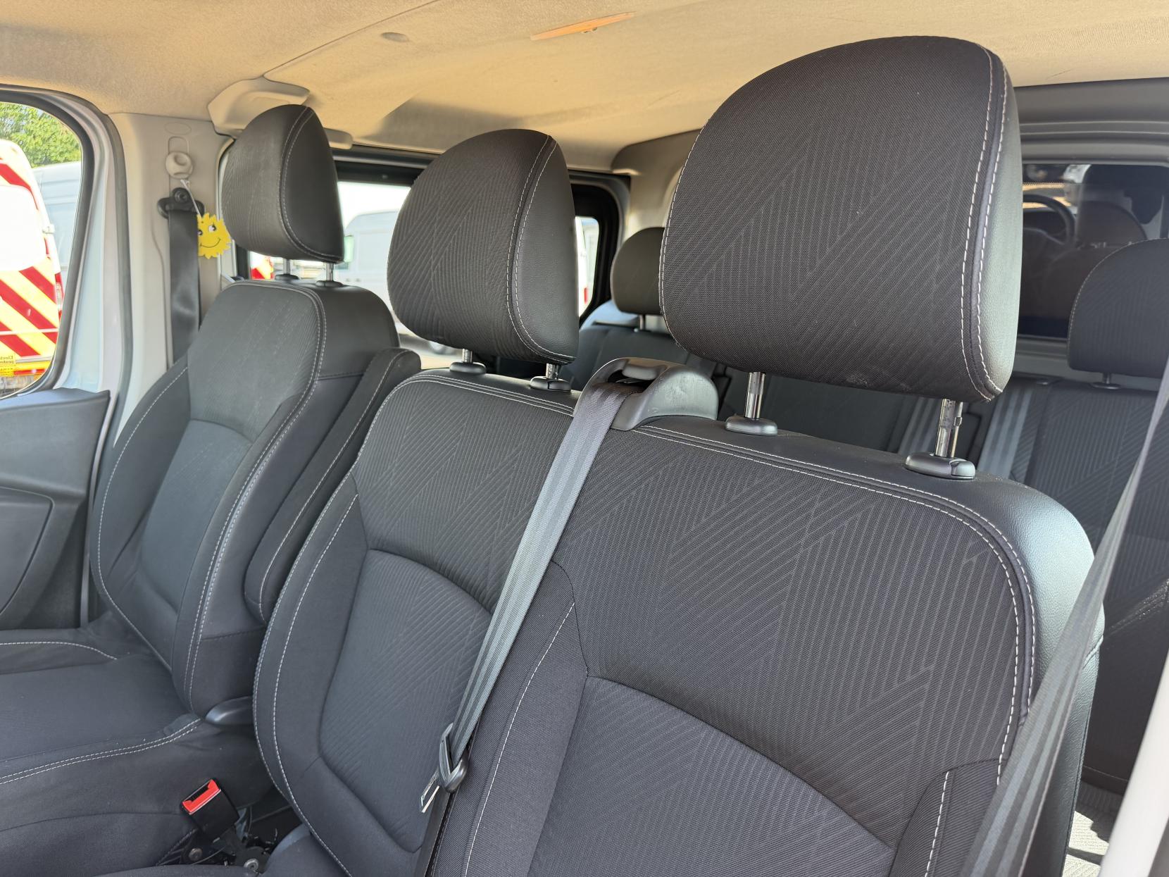 2019 Renault Trafic 2.0 dCi ENERGY 30 Sport Nav Crew Van Double Cab 6dr Diesel Manual LWB Euro 6 (s/s) (145 ps) - Thumbnail 21