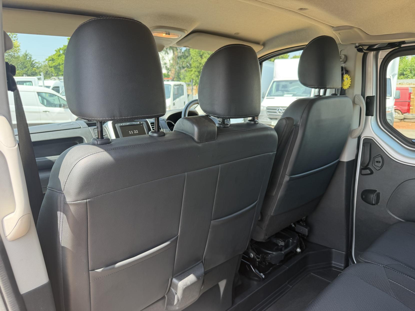 2019 Renault Trafic 2.0 dCi ENERGY 30 Sport Nav Crew Van Double Cab 6dr Diesel Manual LWB Euro 6 (s/s) (145 ps) - Thumbnail 25