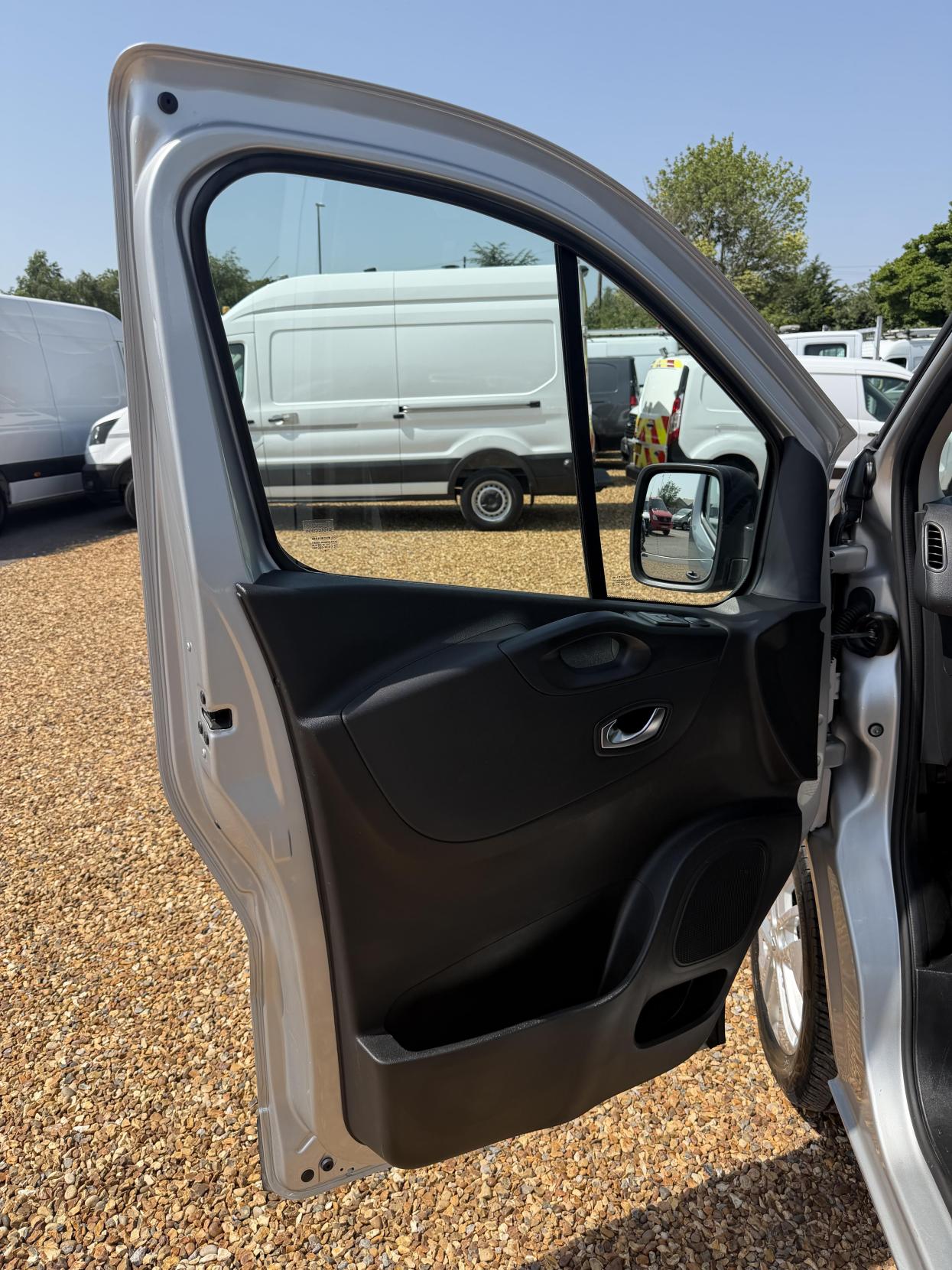2019 Renault Trafic 2.0 dCi ENERGY 30 Sport Nav Crew Van Double Cab 6dr Diesel Manual LWB Euro 6 (s/s) (145 ps) - Thumbnail 16