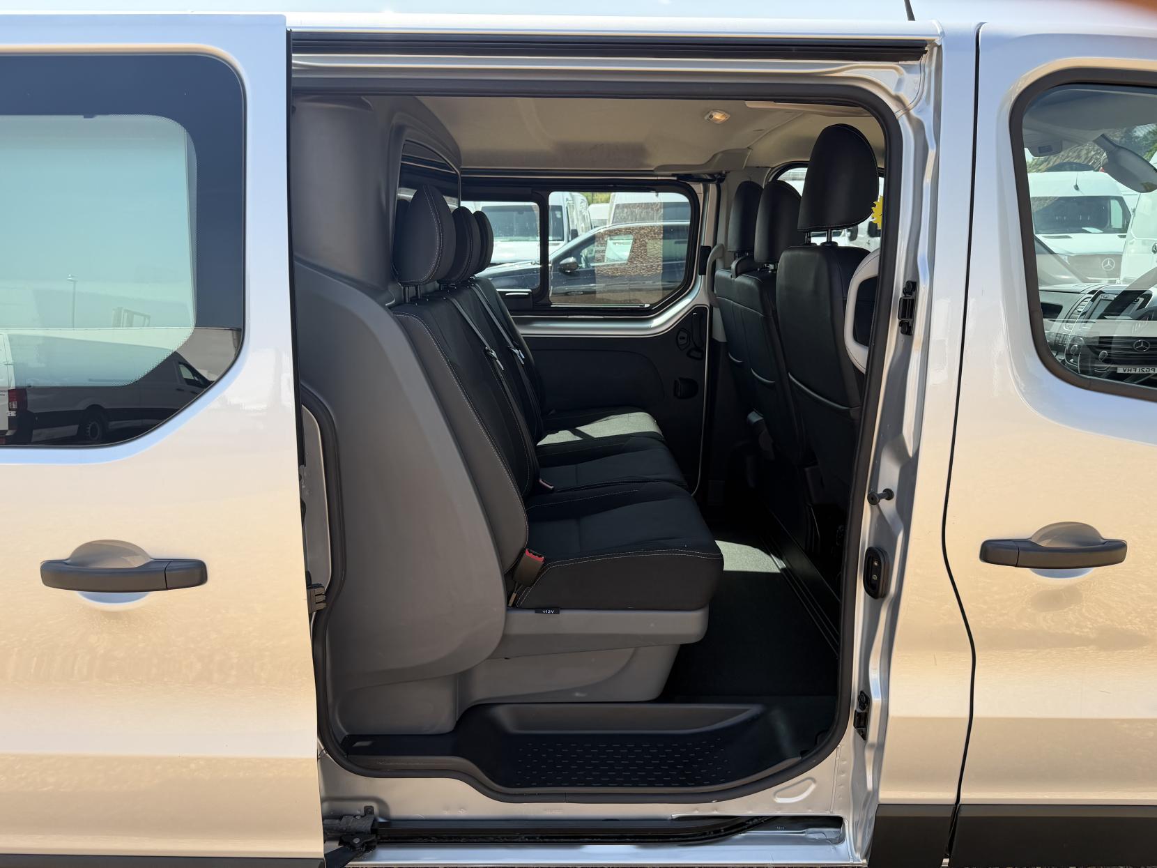 2019 Renault Trafic 2.0 dCi ENERGY 30 Sport Nav Crew Van Double Cab 6dr Diesel Manual LWB Euro 6 (s/s) (145 ps) - Thumbnail 30