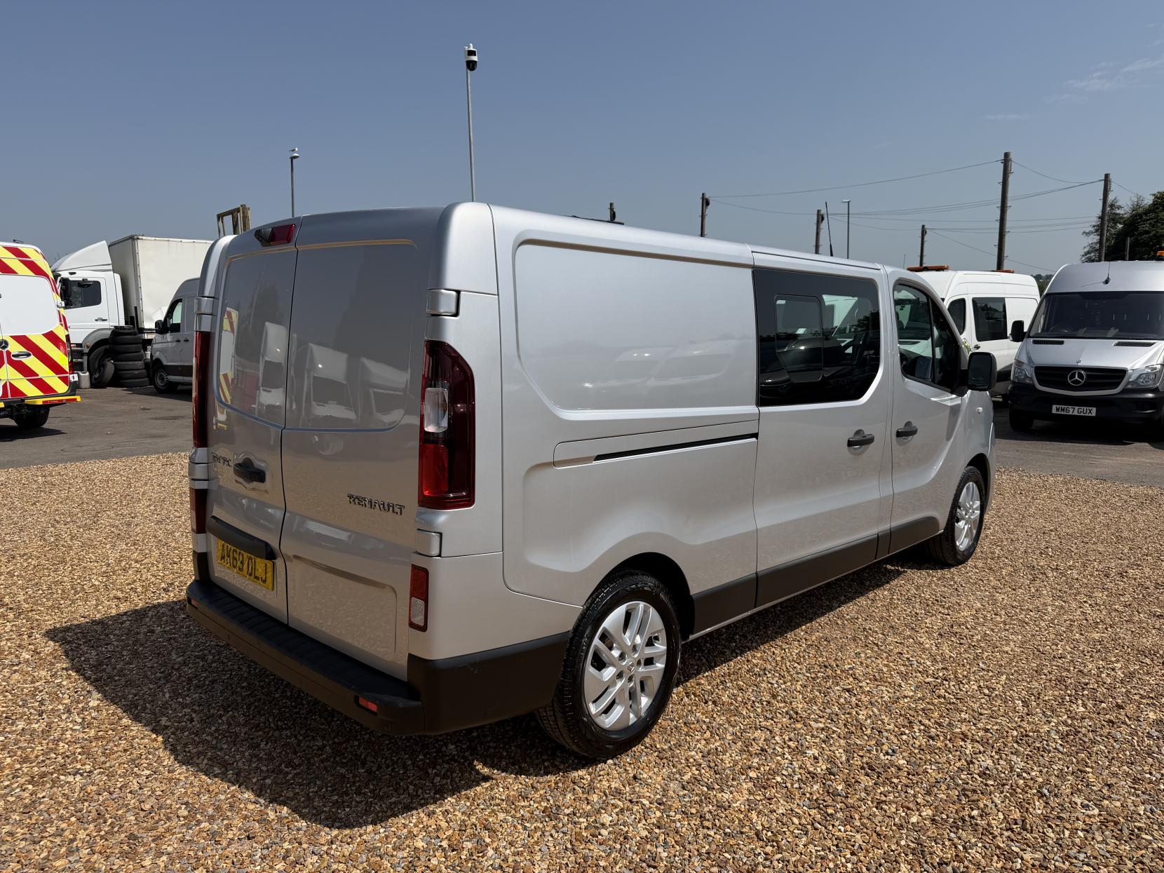 2019 Renault Trafic 2.0 dCi ENERGY 30 Sport Nav Crew Van Double Cab 6dr Diesel Manual LWB Euro 6 (s/s) (145 ps) - Thumbnail 12