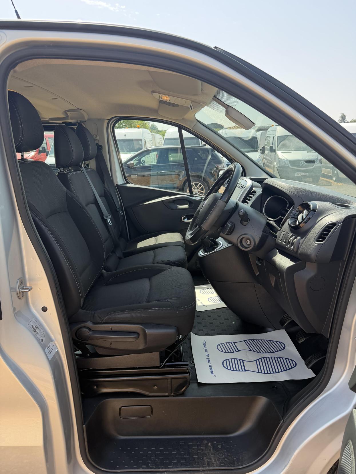 2019 Renault Trafic 2.0 dCi ENERGY 30 Sport Nav Crew Van Double Cab 6dr Diesel Manual LWB Euro 6 (s/s) (145 ps) - Thumbnail 18