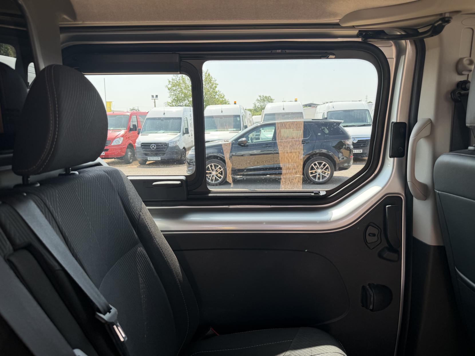 2019 Renault Trafic 2.0 dCi ENERGY 30 Sport Nav Crew Van Double Cab 6dr Diesel Manual LWB Euro 6 (s/s) (145 ps) - Thumbnail 28